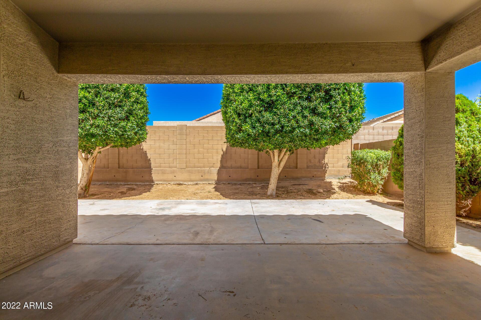 17556 W Bloomfield Road