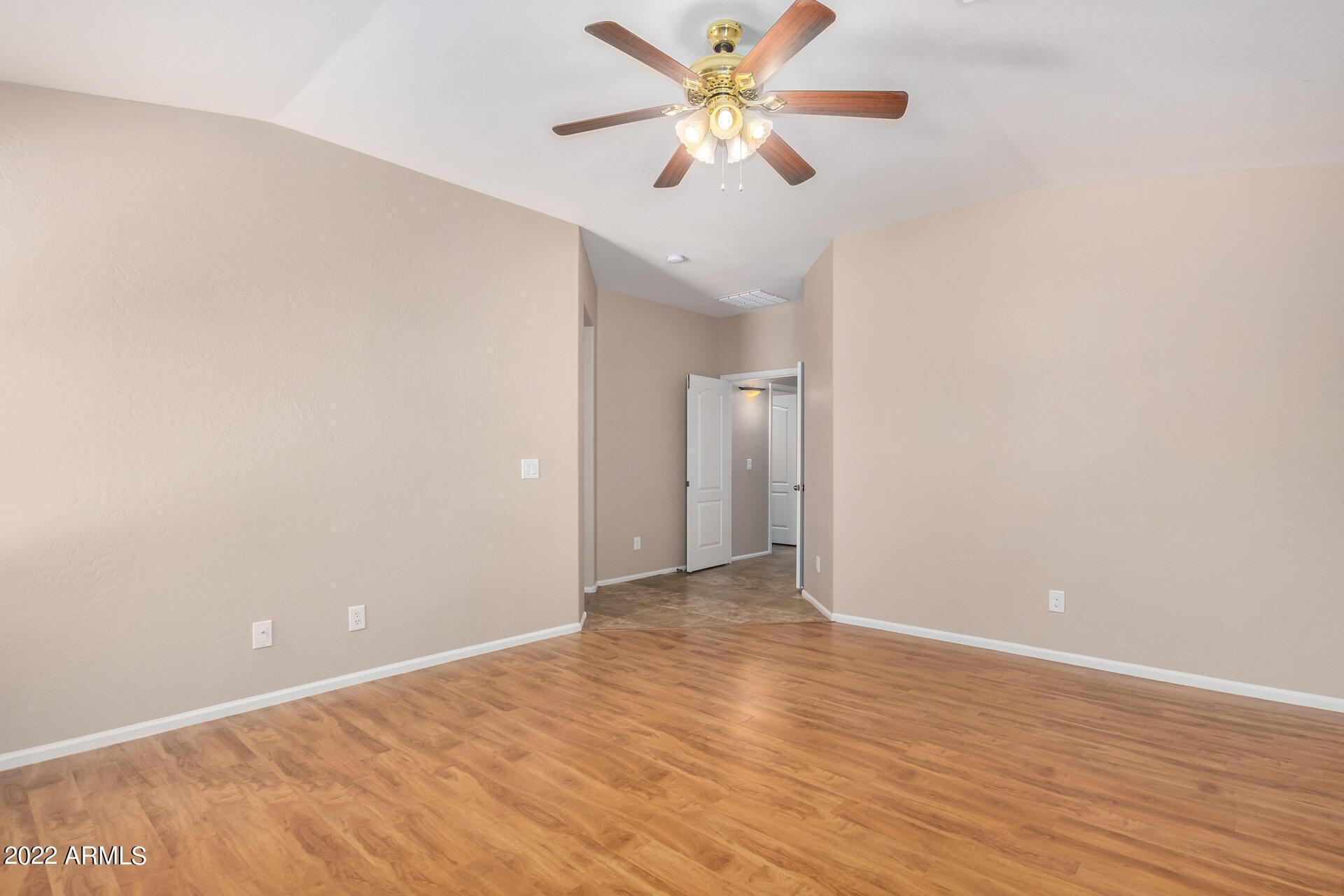 17556 W Bloomfield Road