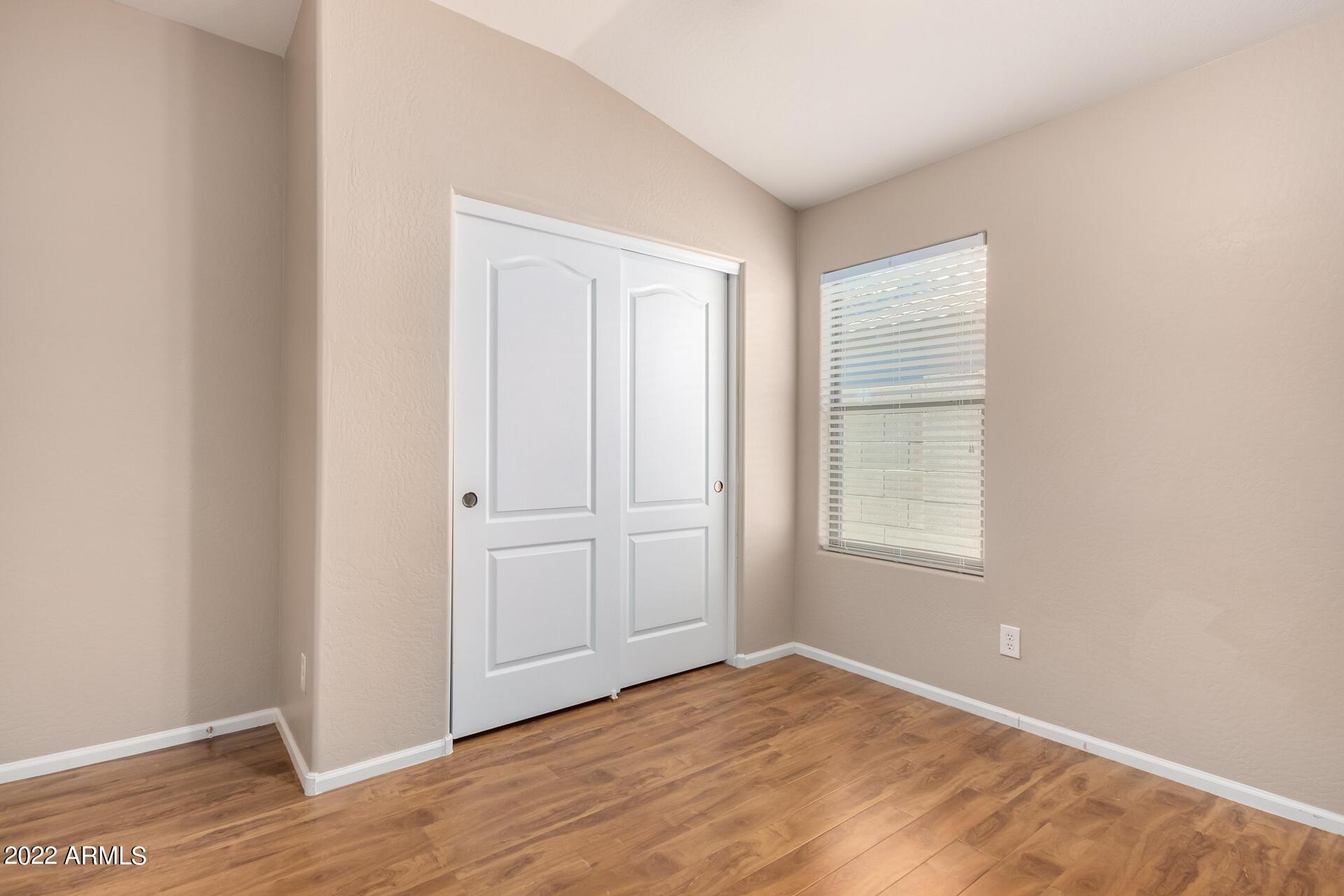 17556 W Bloomfield Road