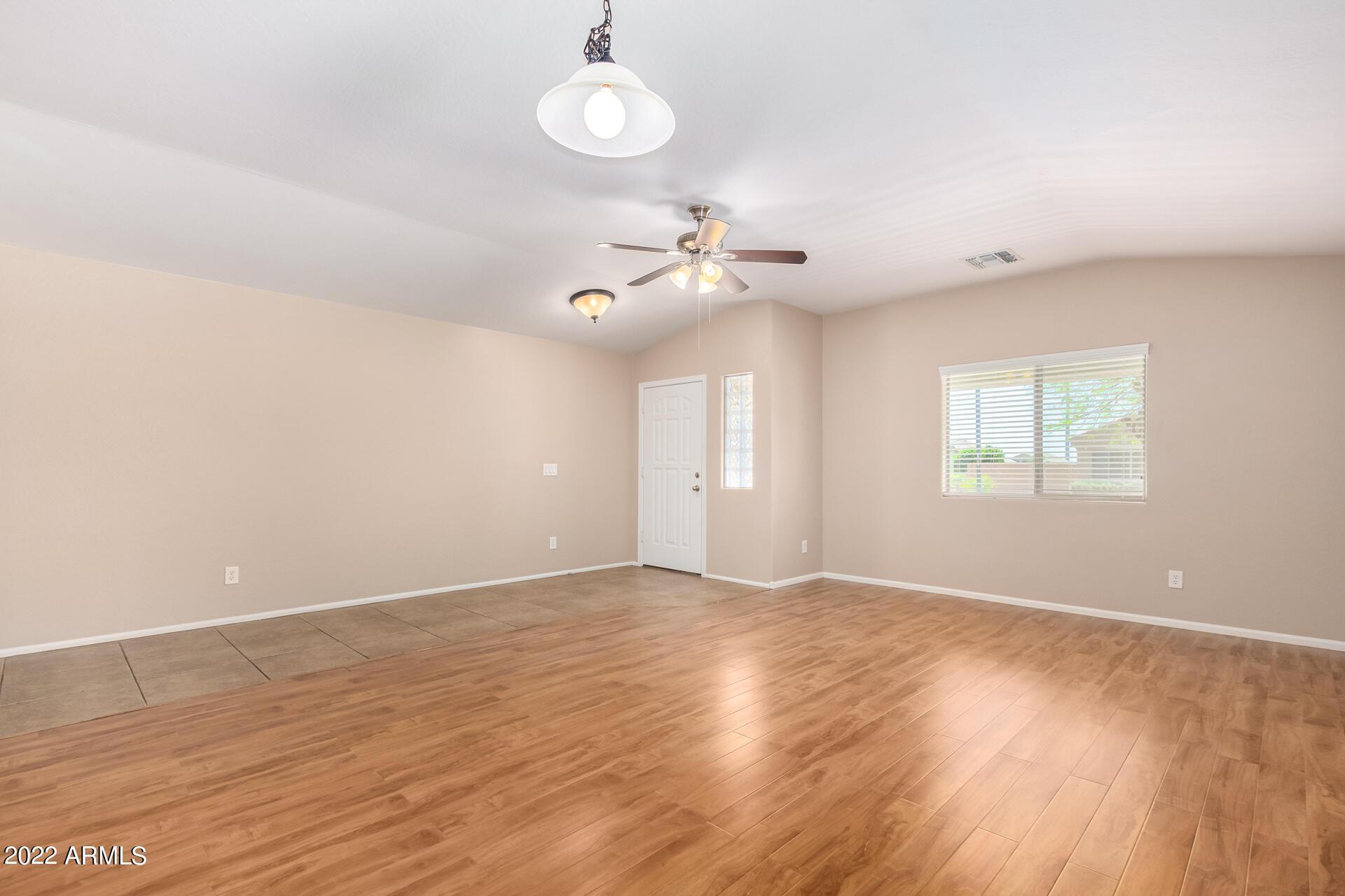 17556 W Bloomfield Road