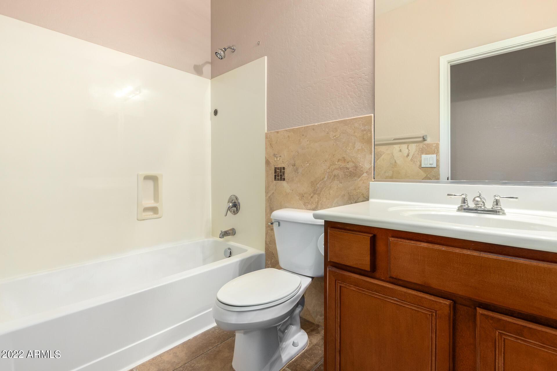 17556 W Bloomfield Road