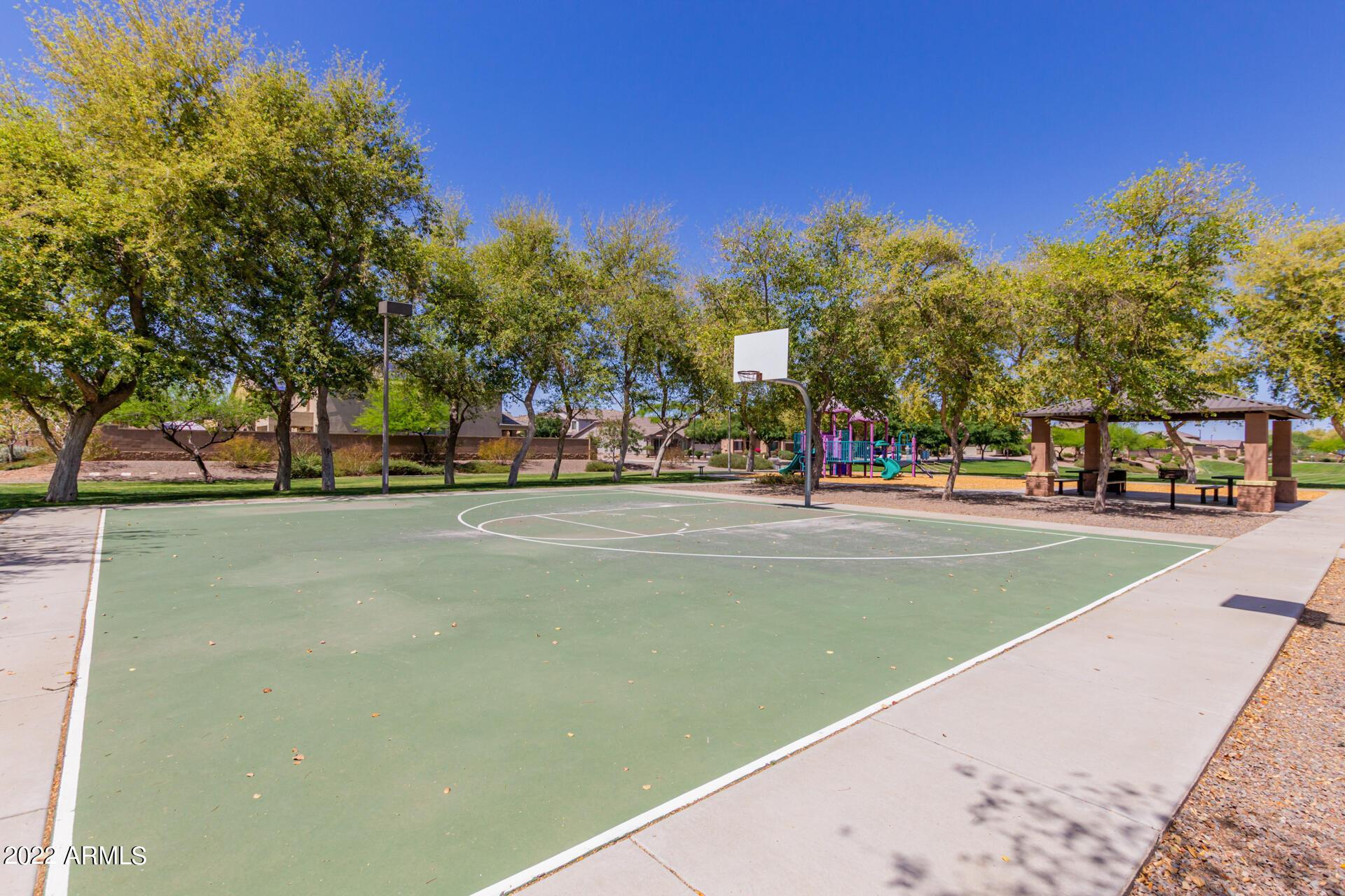 17556 W Bloomfield Road