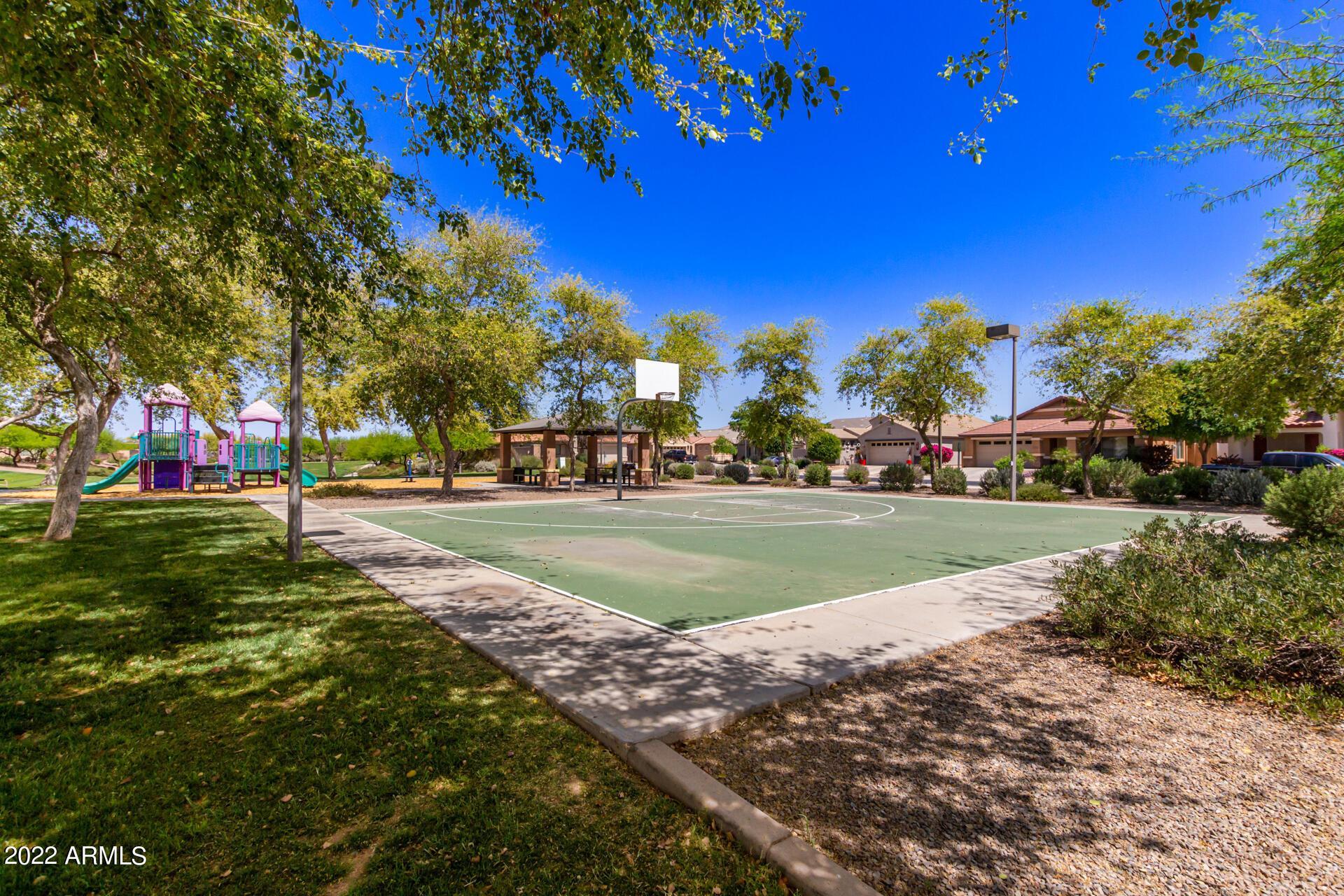 17556 W Bloomfield Road