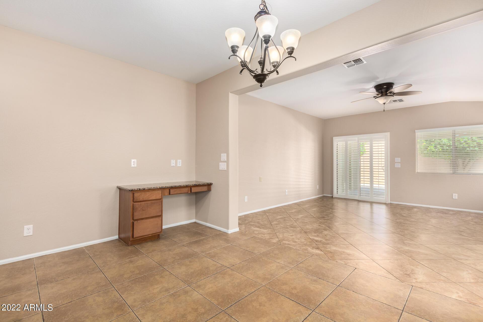 17556 W Bloomfield Road