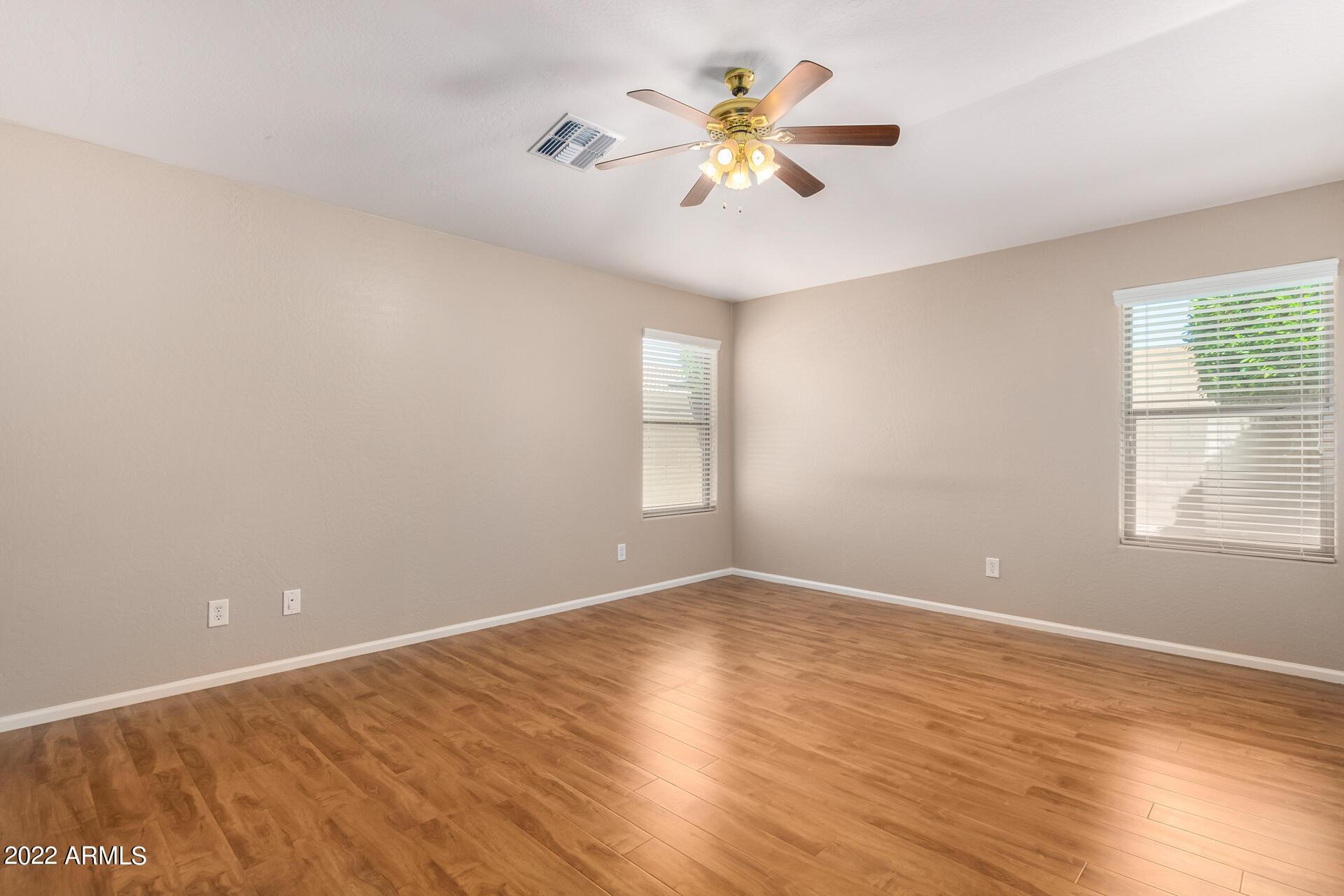 17556 W Bloomfield Road