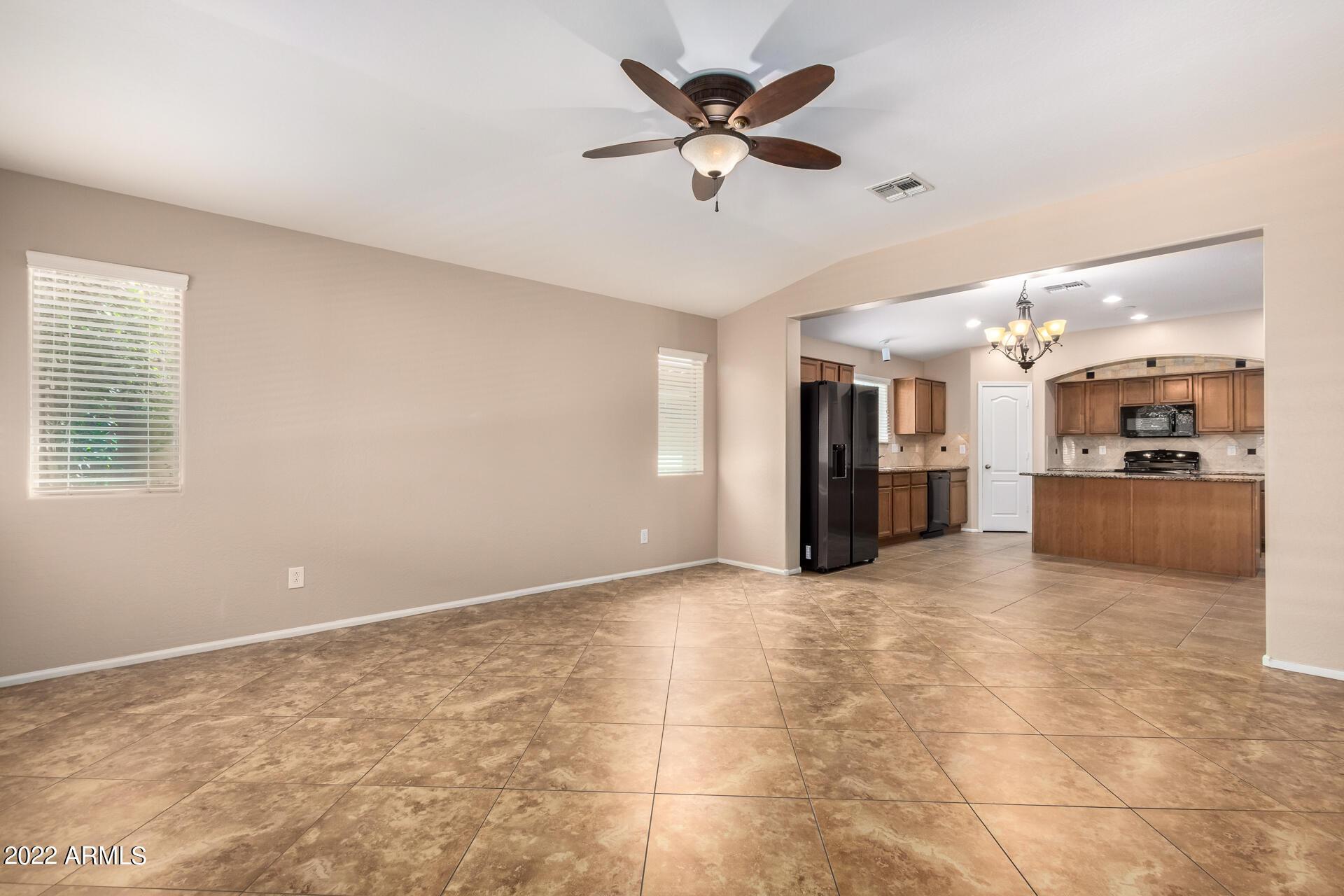 17556 W Bloomfield Road