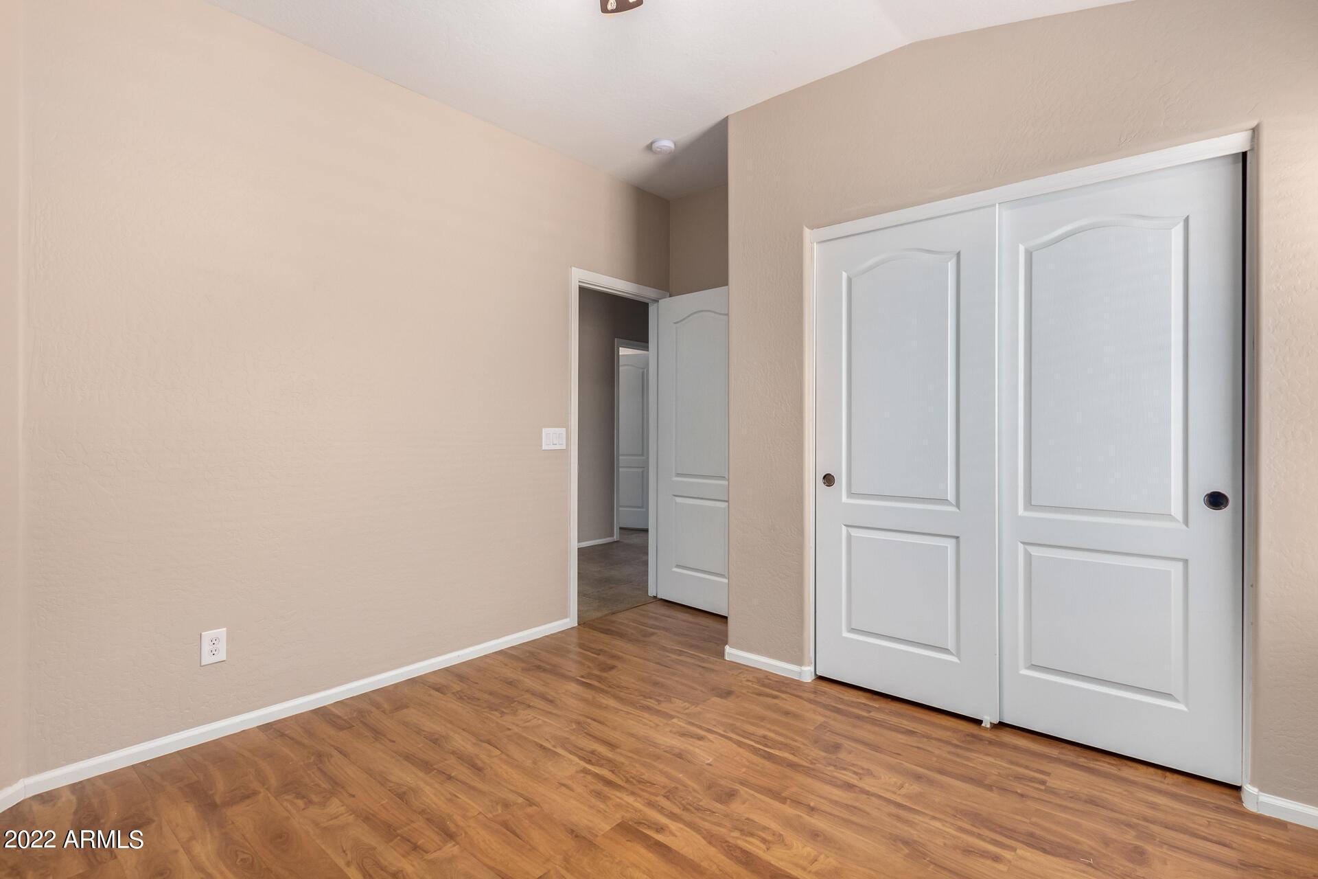 17556 W Bloomfield Road