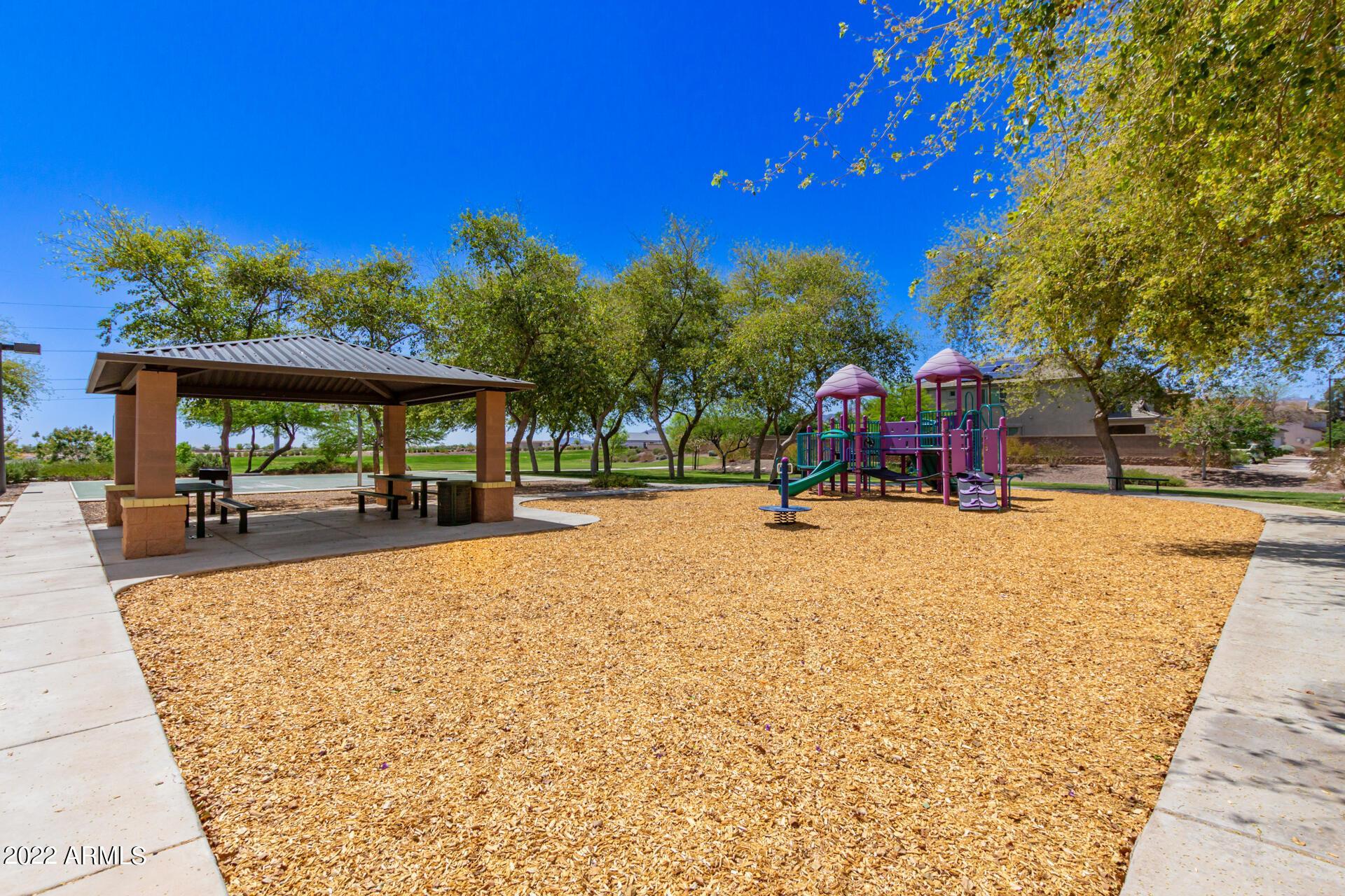 17556 W Bloomfield Road