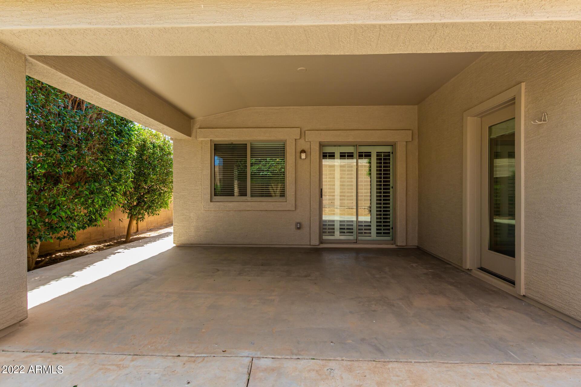 17556 W Bloomfield Road