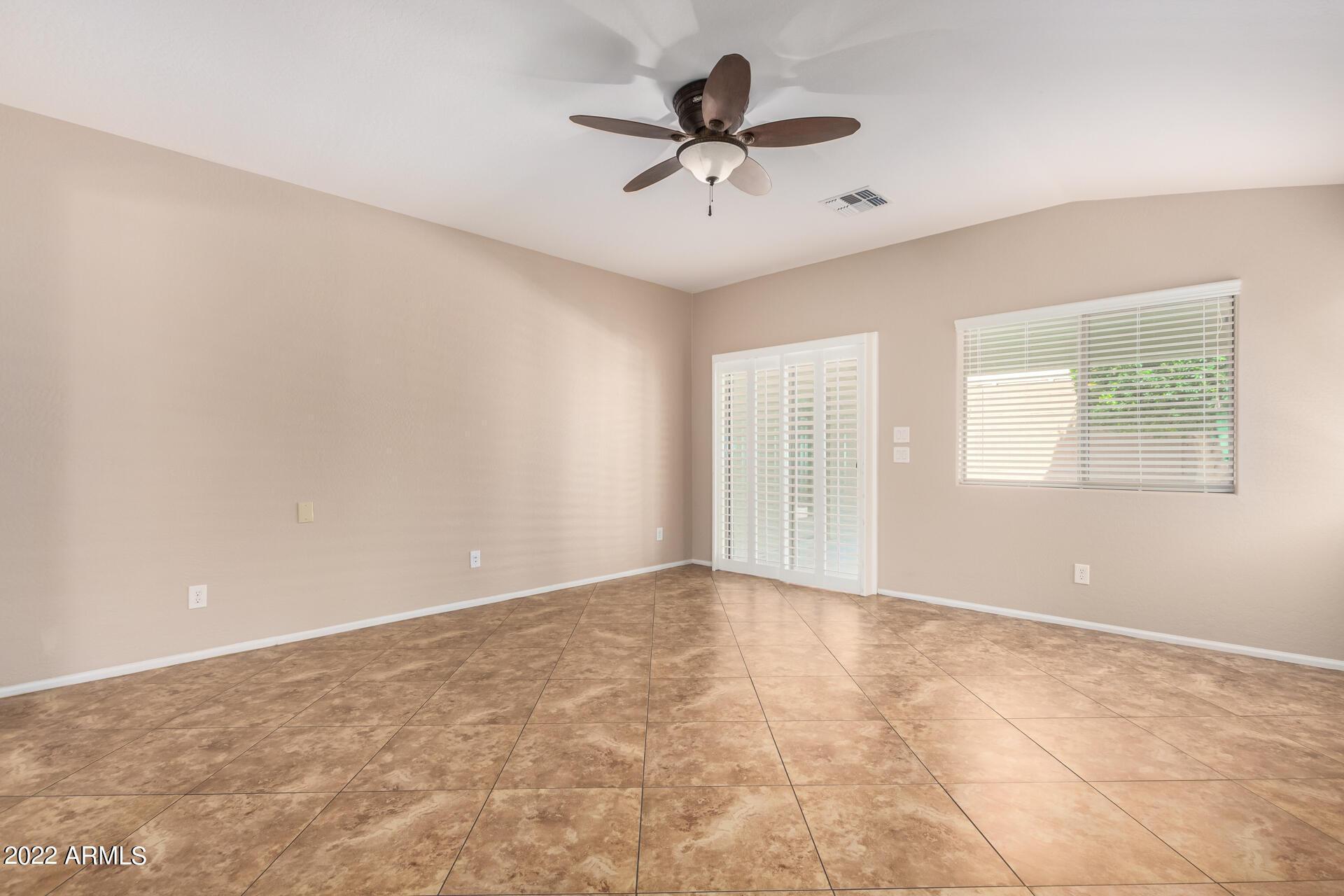 17556 W Bloomfield Road