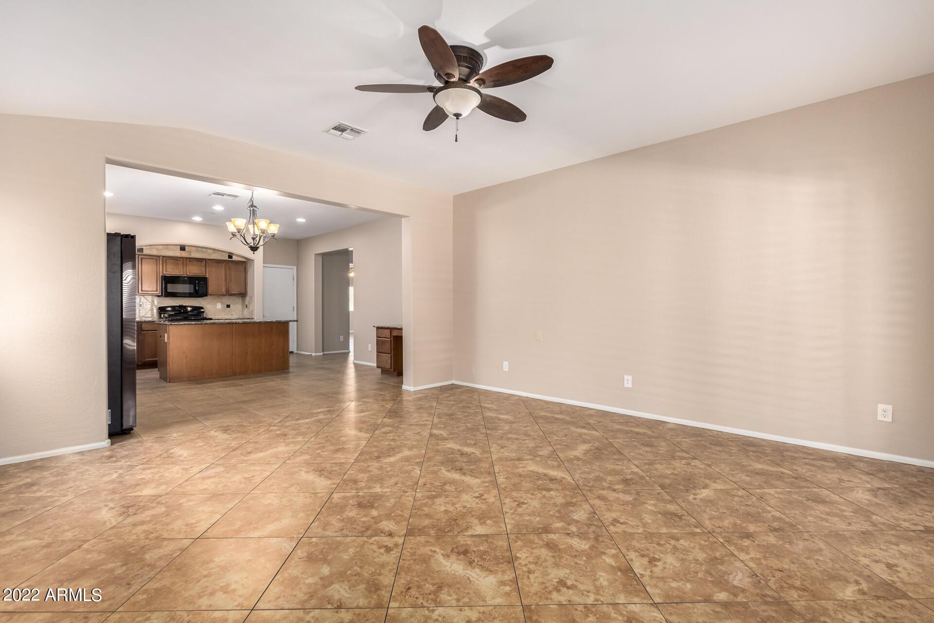 17556 W Bloomfield Road