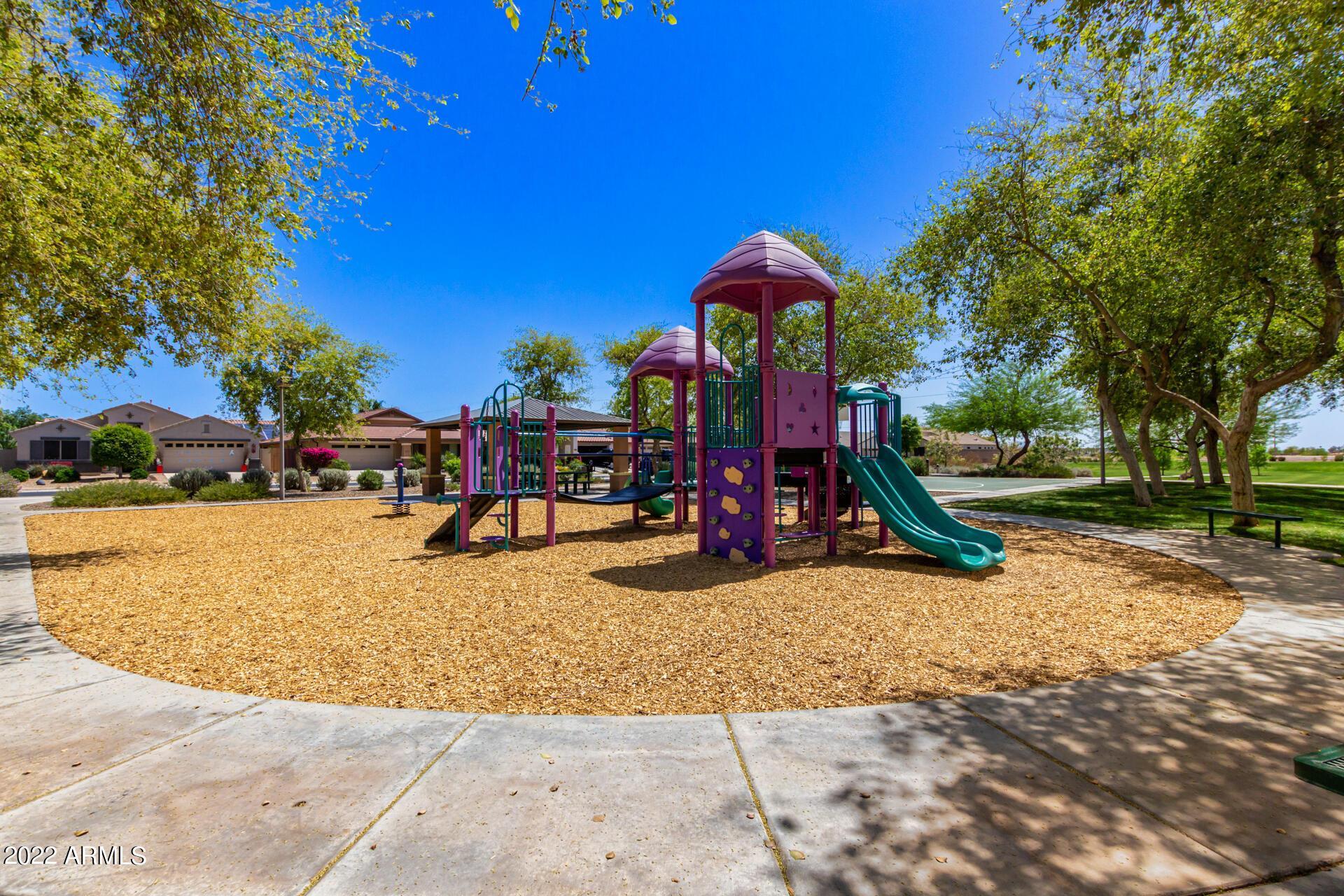 17556 W Bloomfield Road