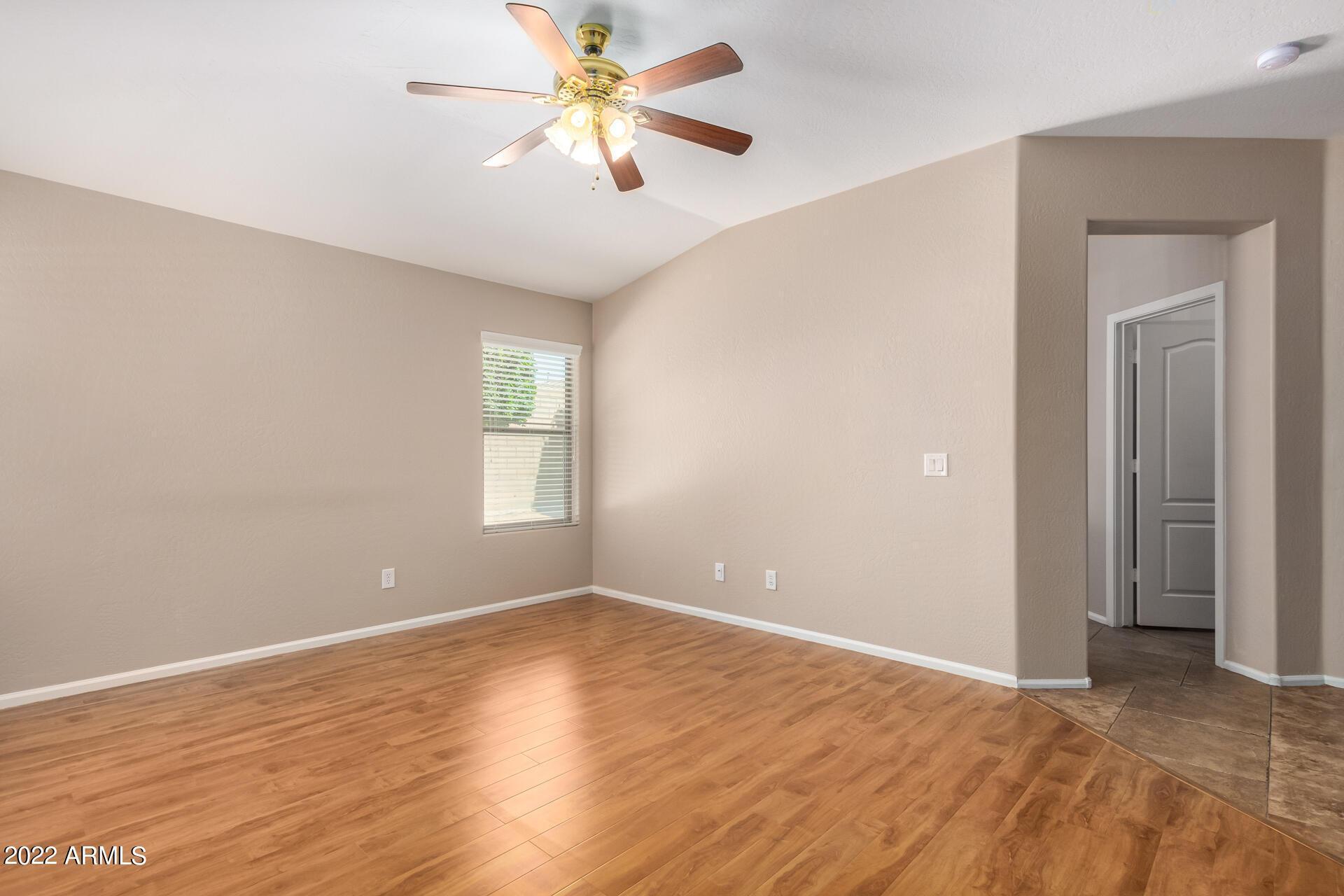 17556 W Bloomfield Road