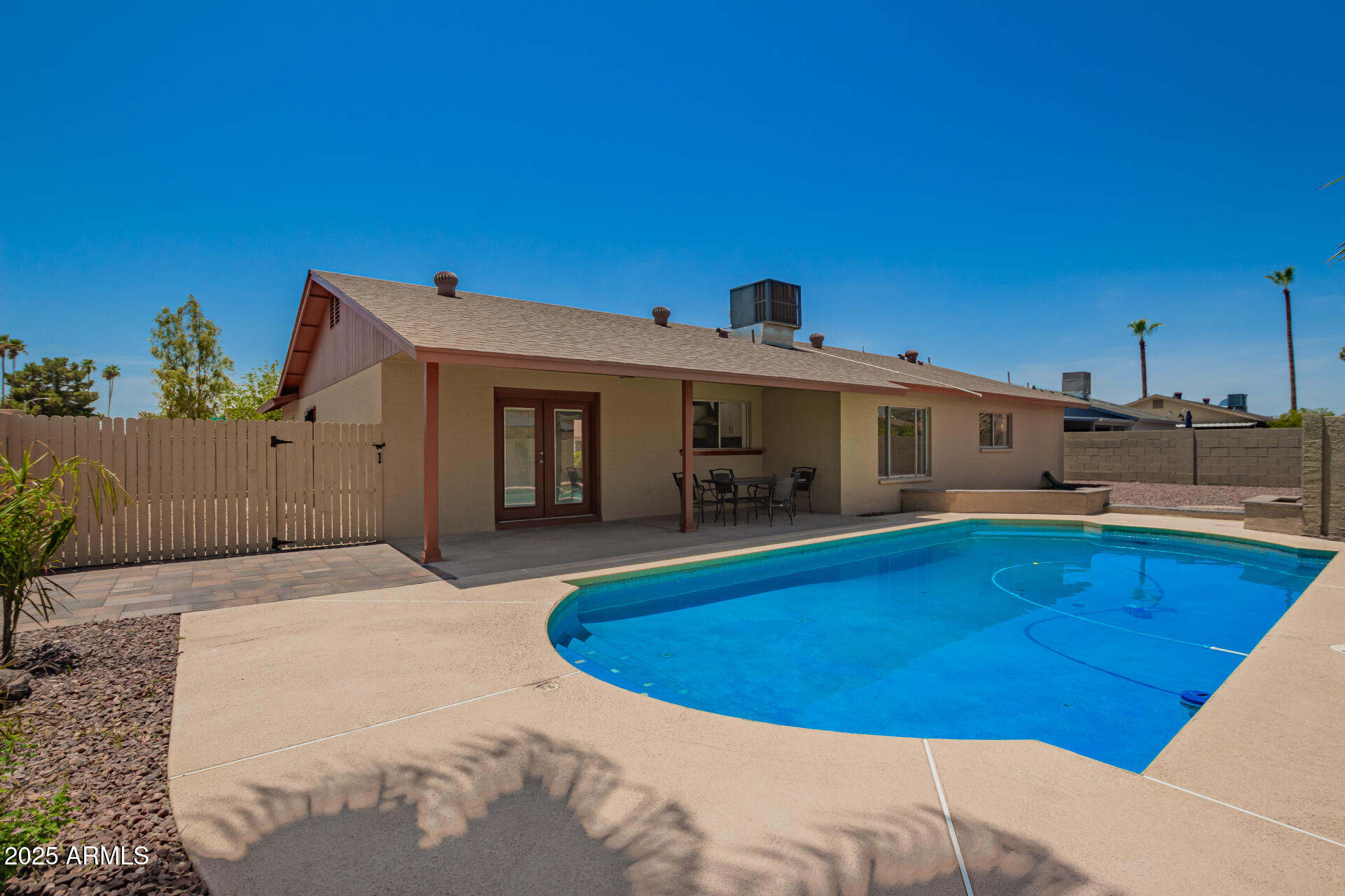 734 E VIA MARIA Street