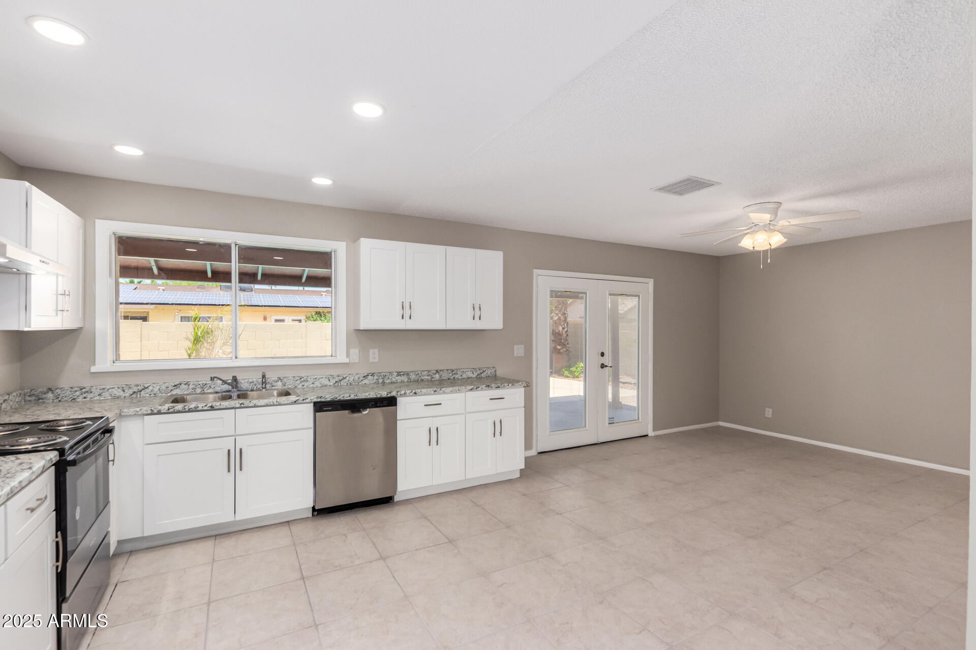 734 E VIA MARIA Street