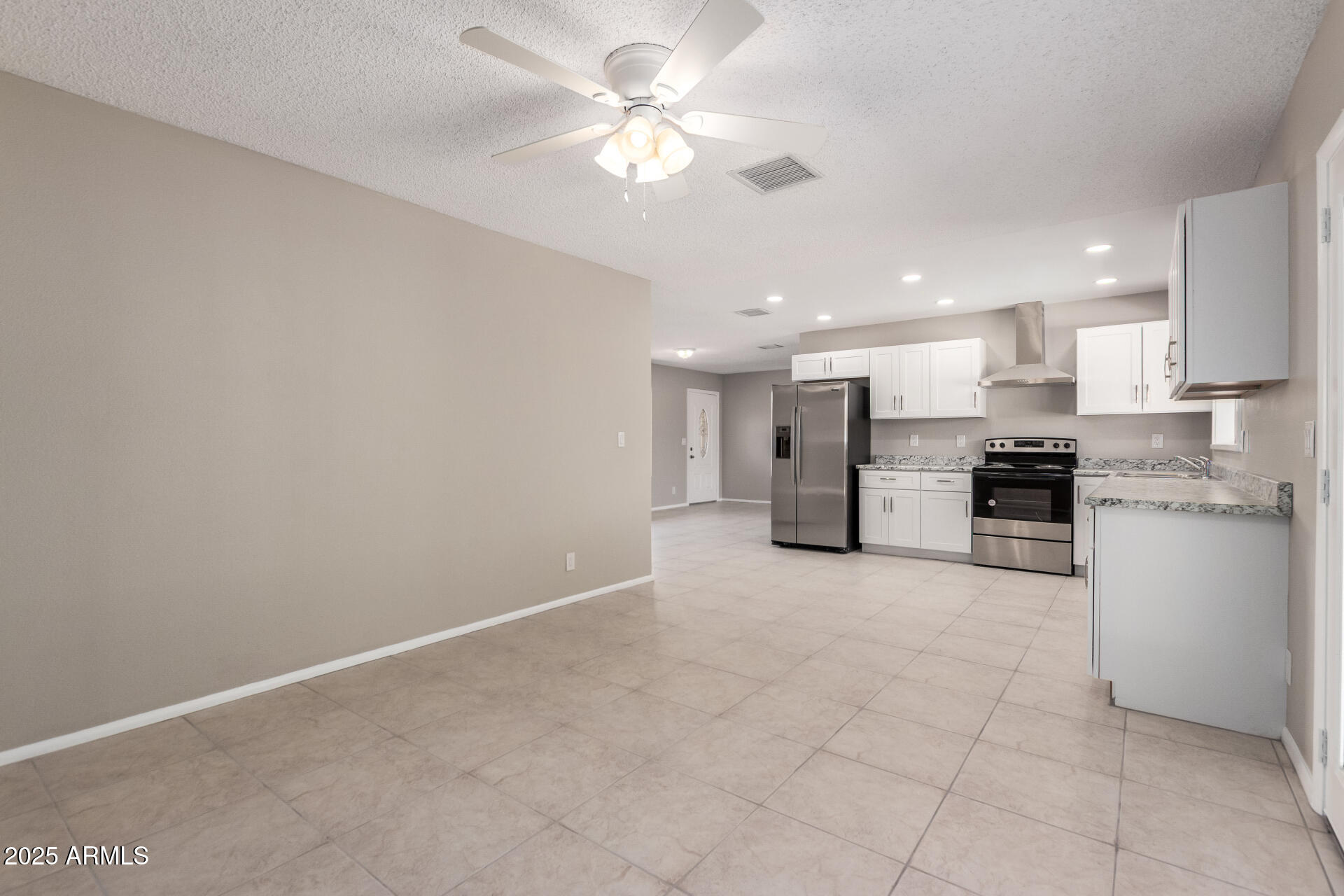 734 E VIA MARIA Street