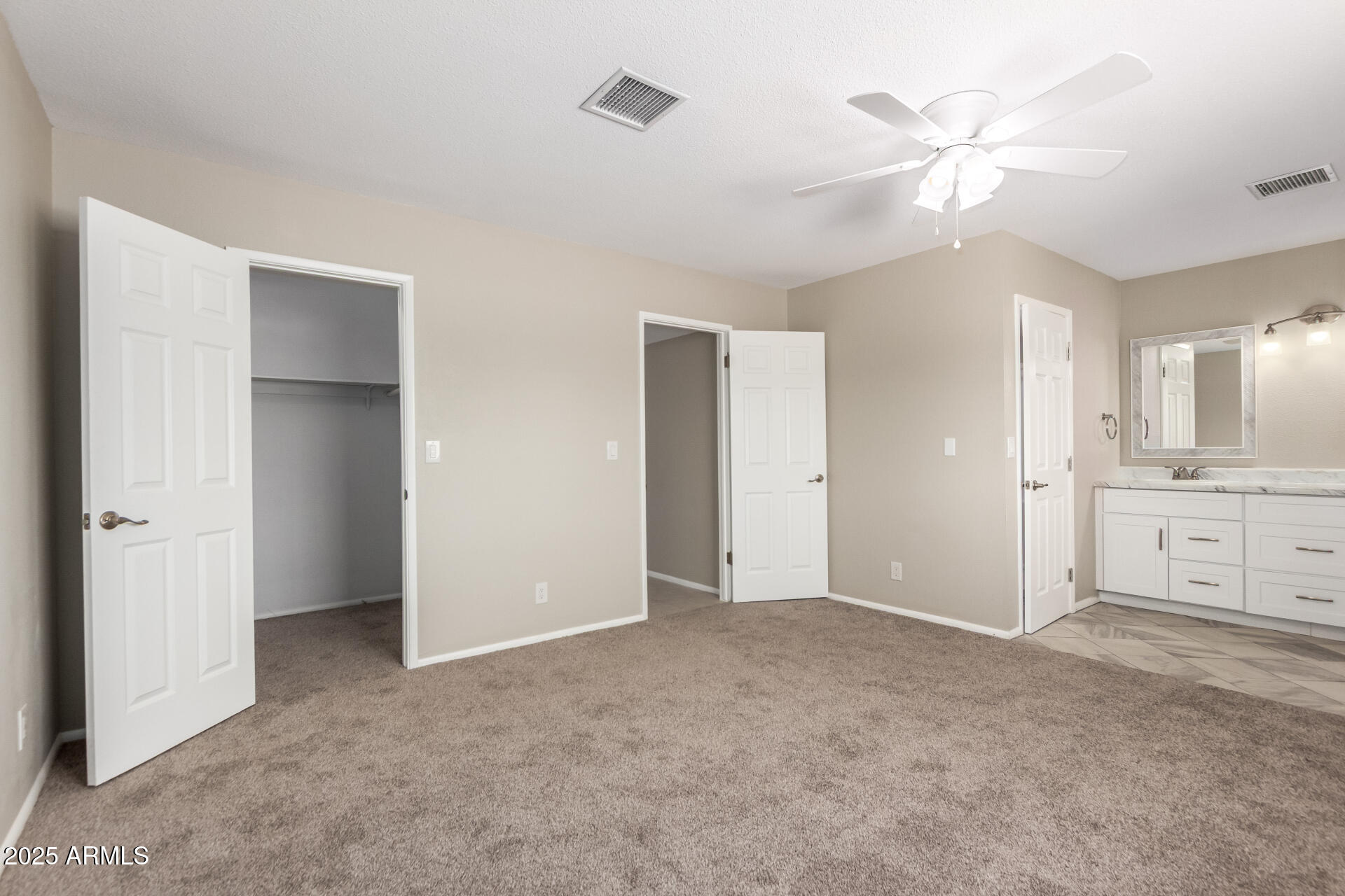 734 E VIA MARIA Street