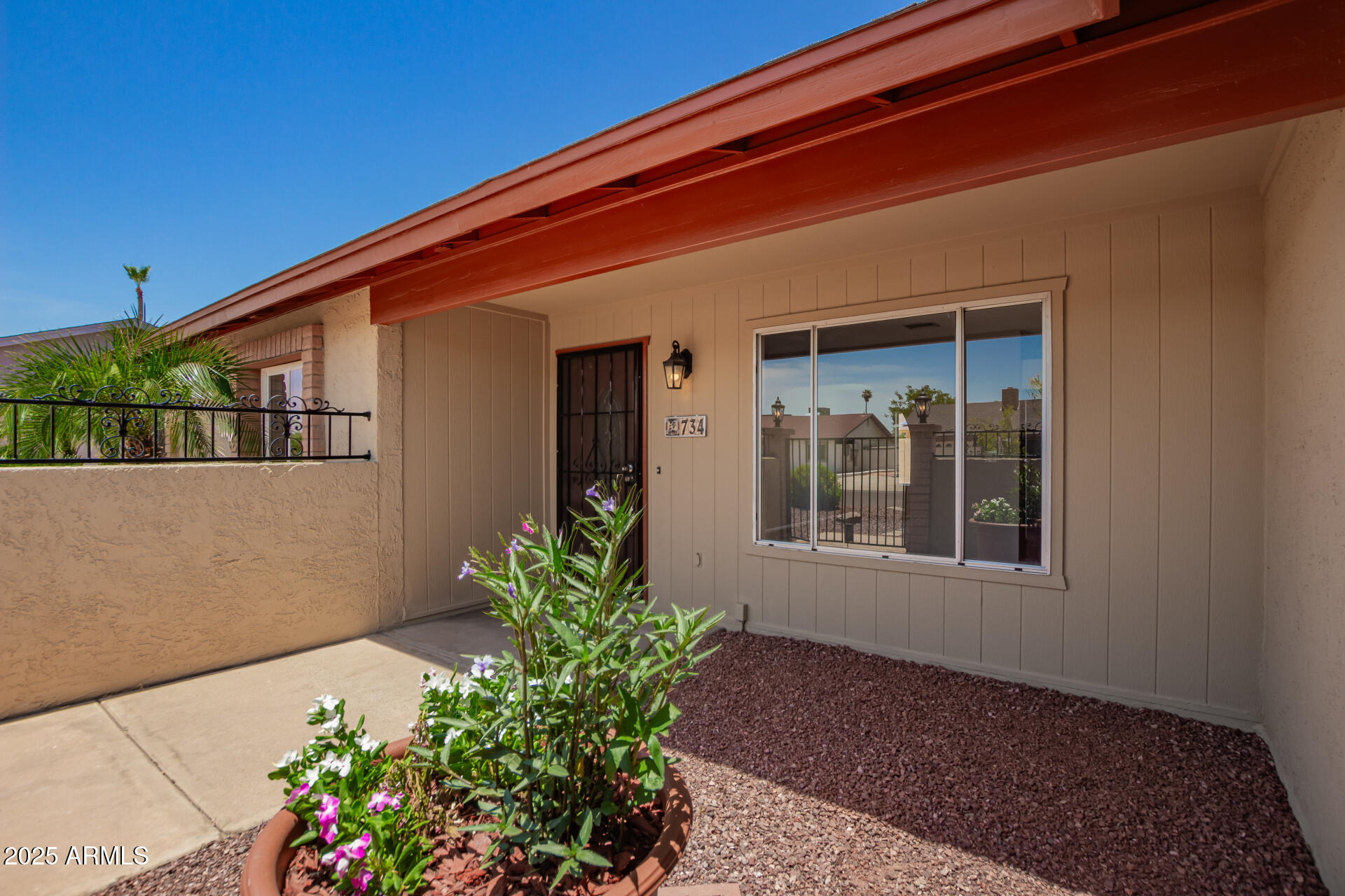 734 E VIA MARIA Street