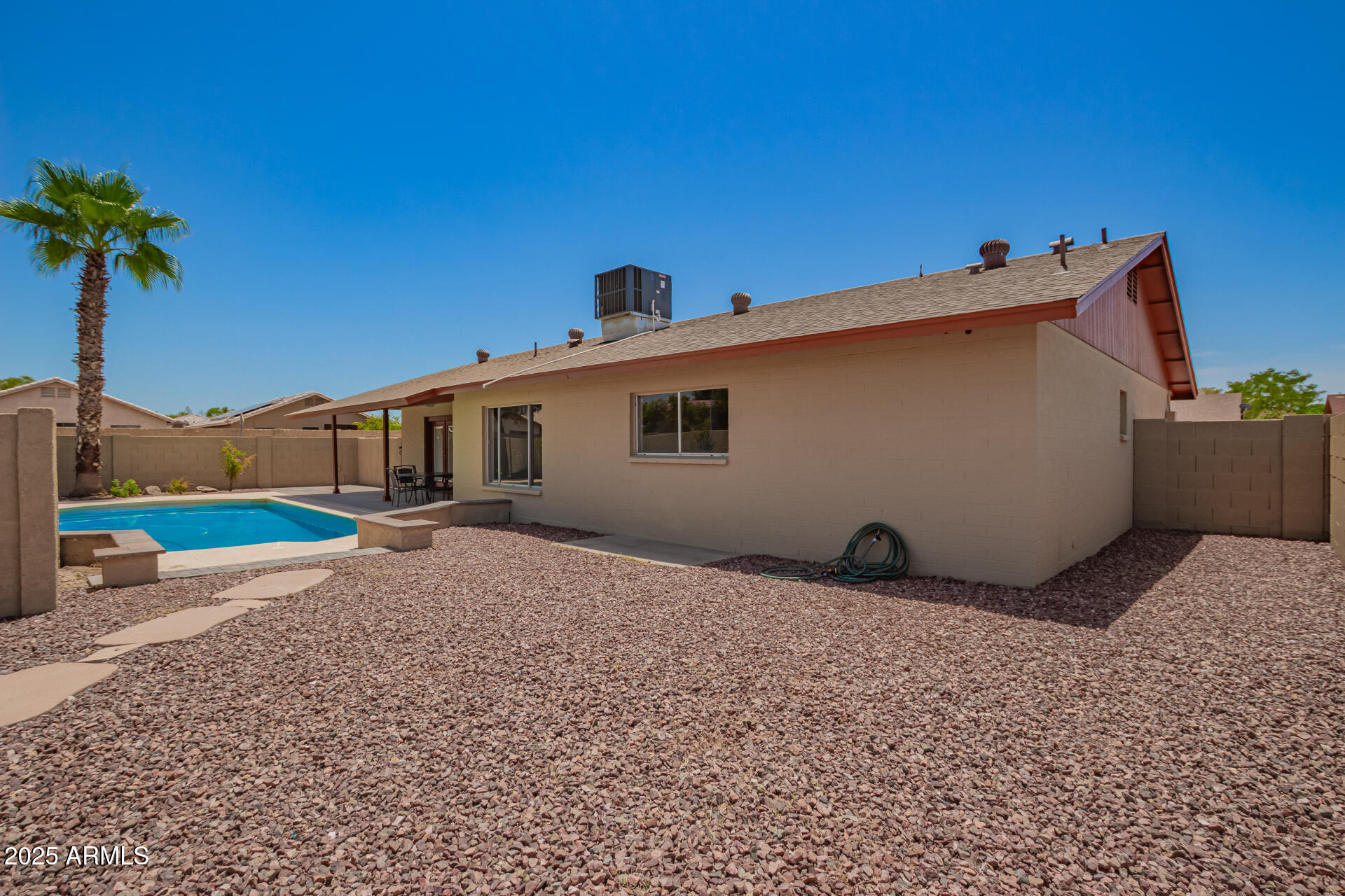 734 E VIA MARIA Street