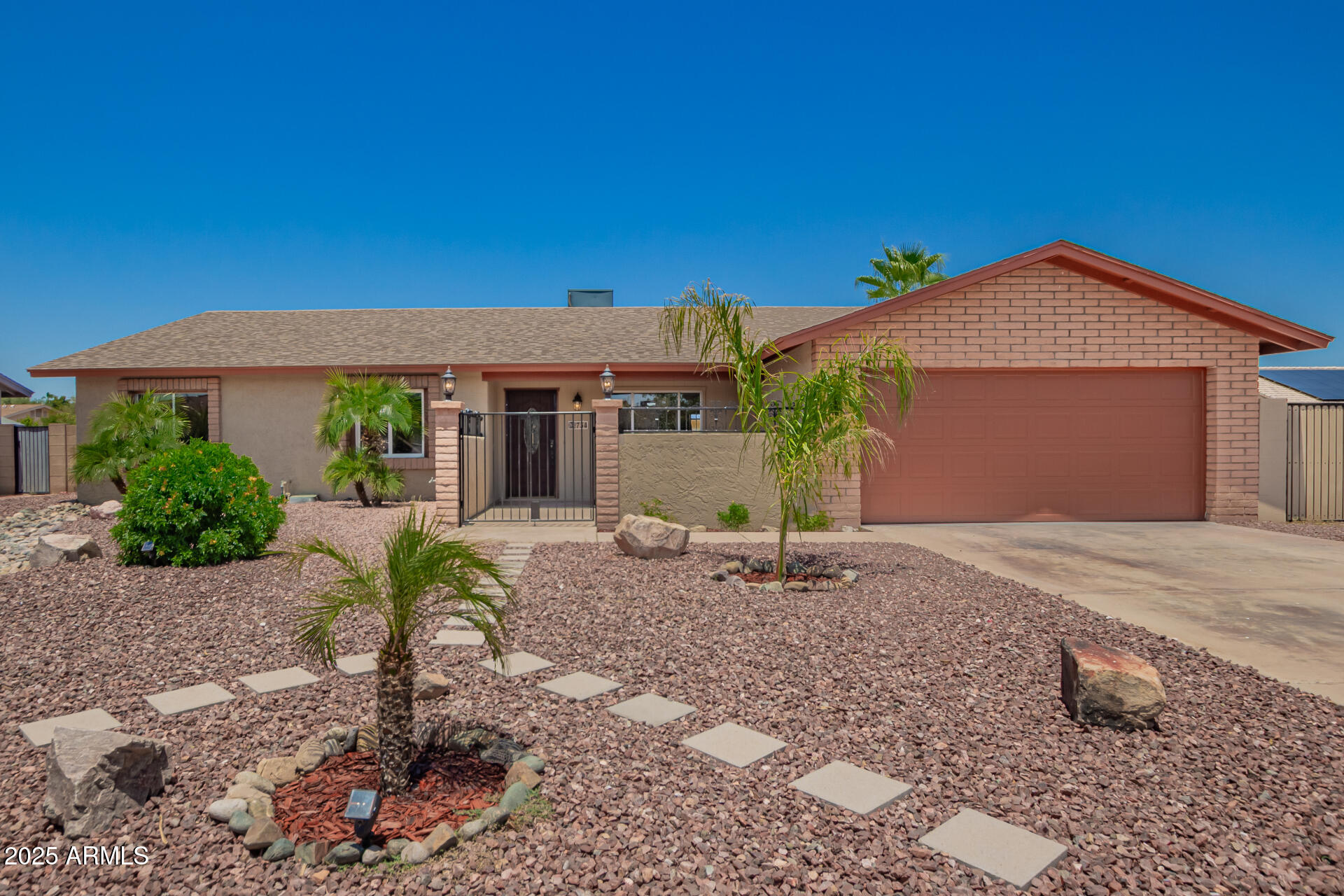 734 E VIA MARIA Street