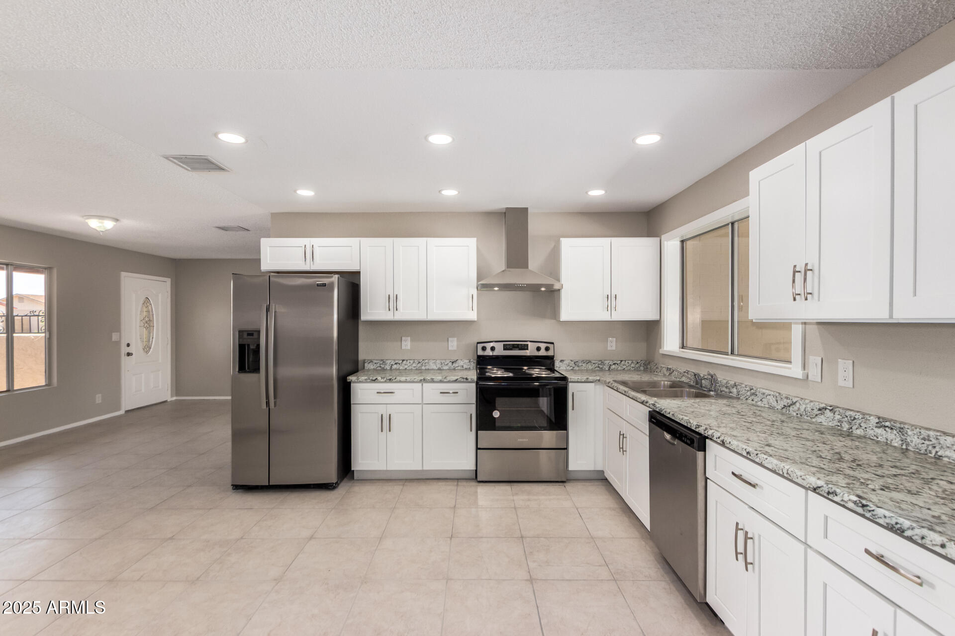 734 E VIA MARIA Street