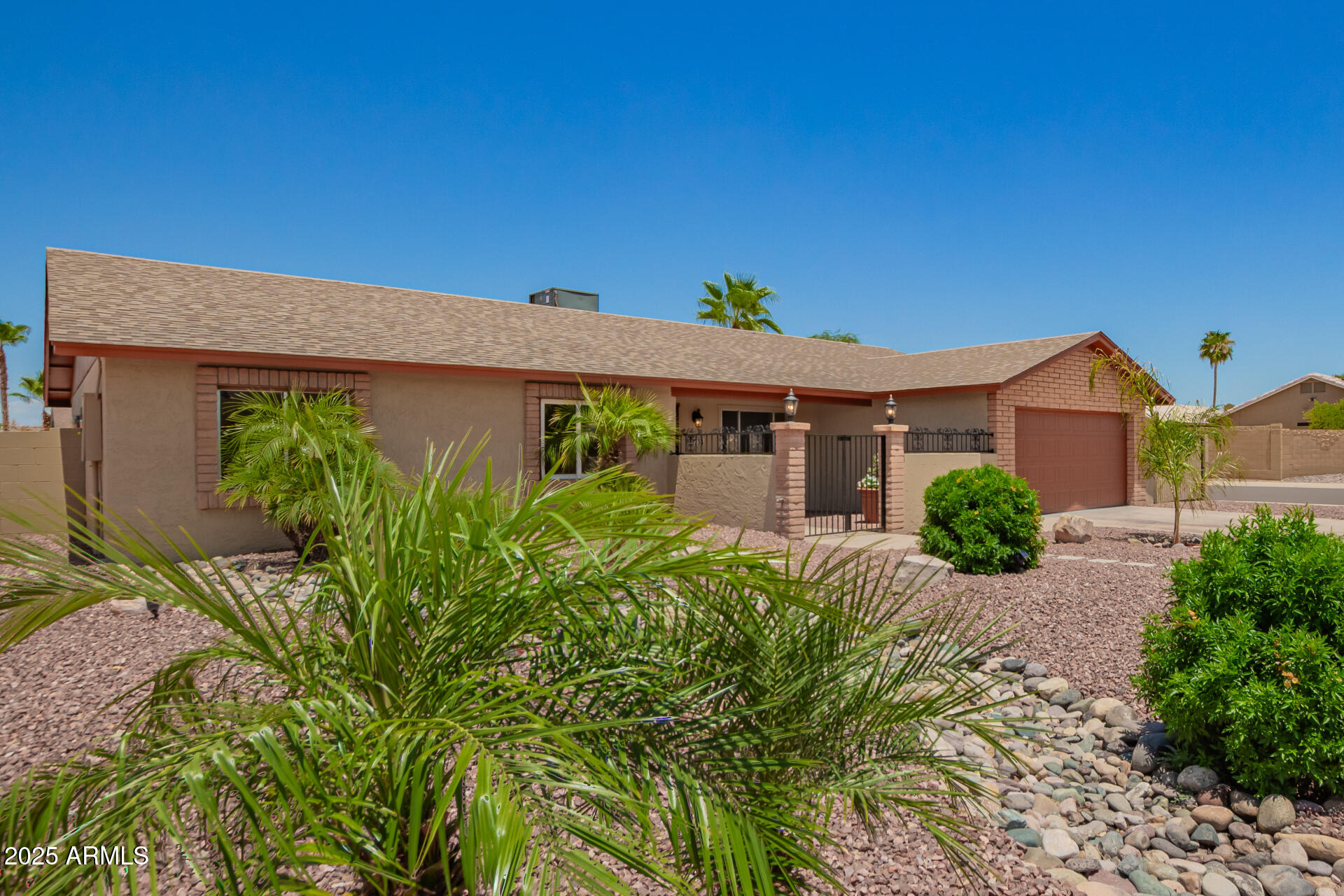 734 E VIA MARIA Street