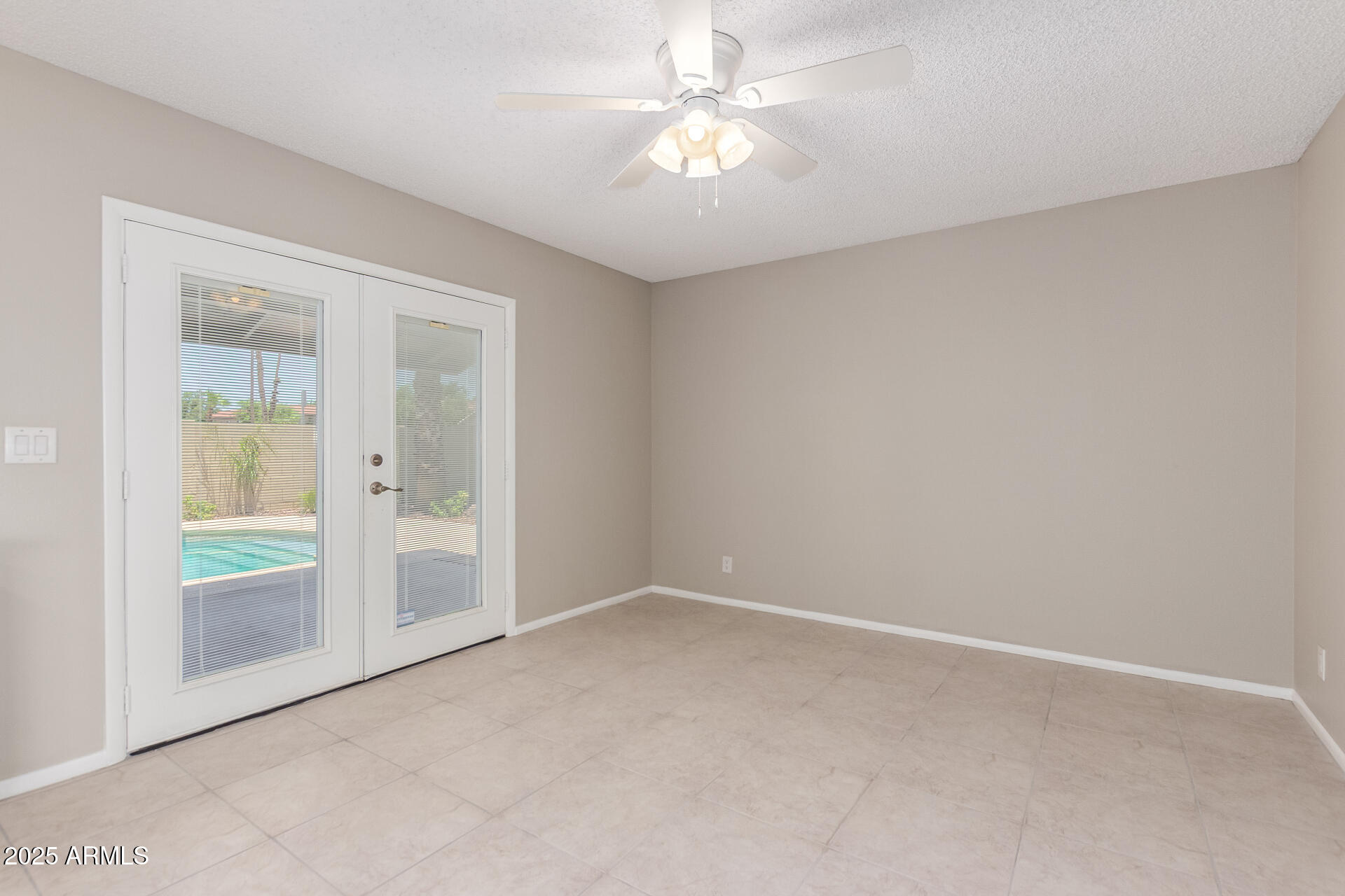 734 E VIA MARIA Street