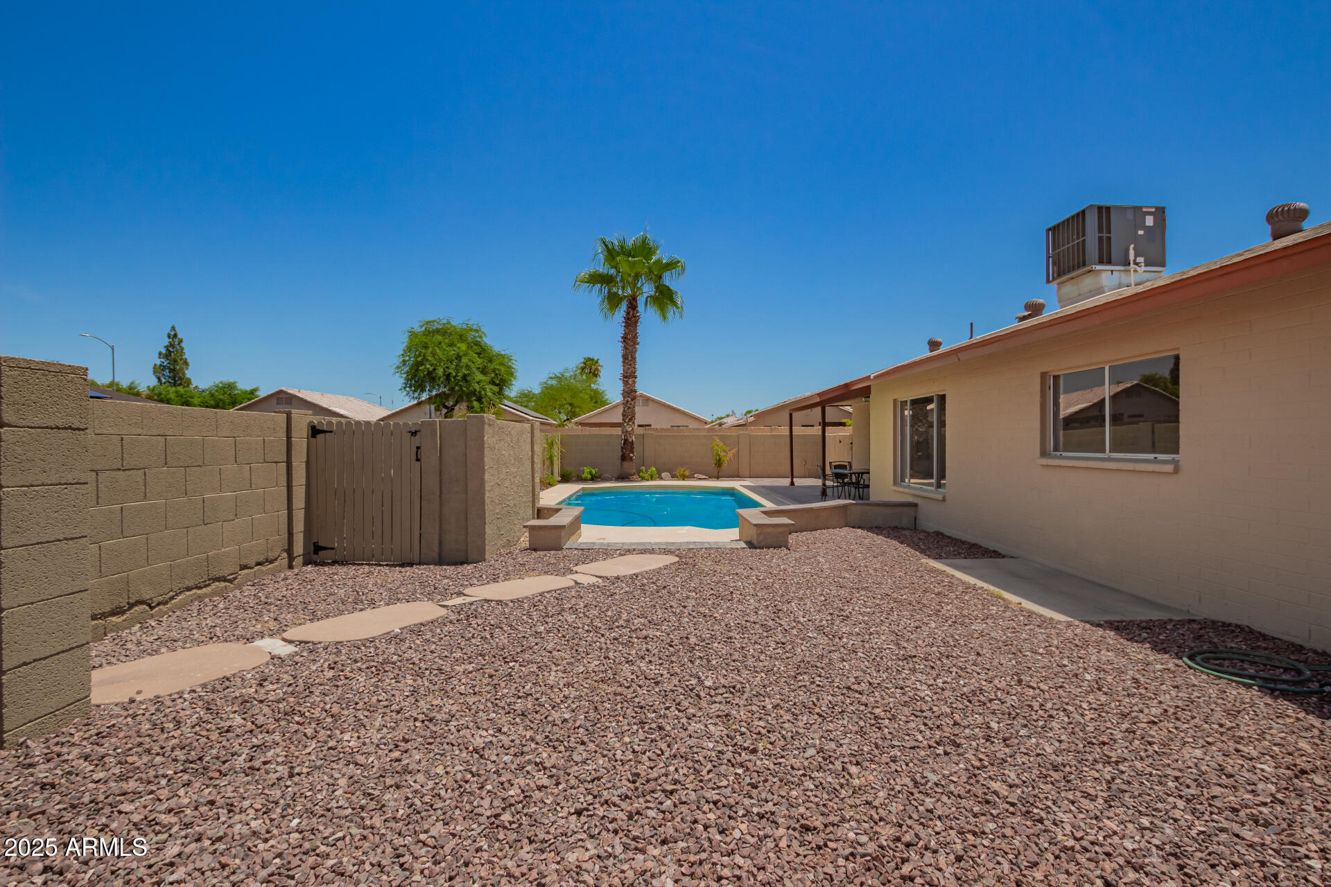 734 E VIA MARIA Street