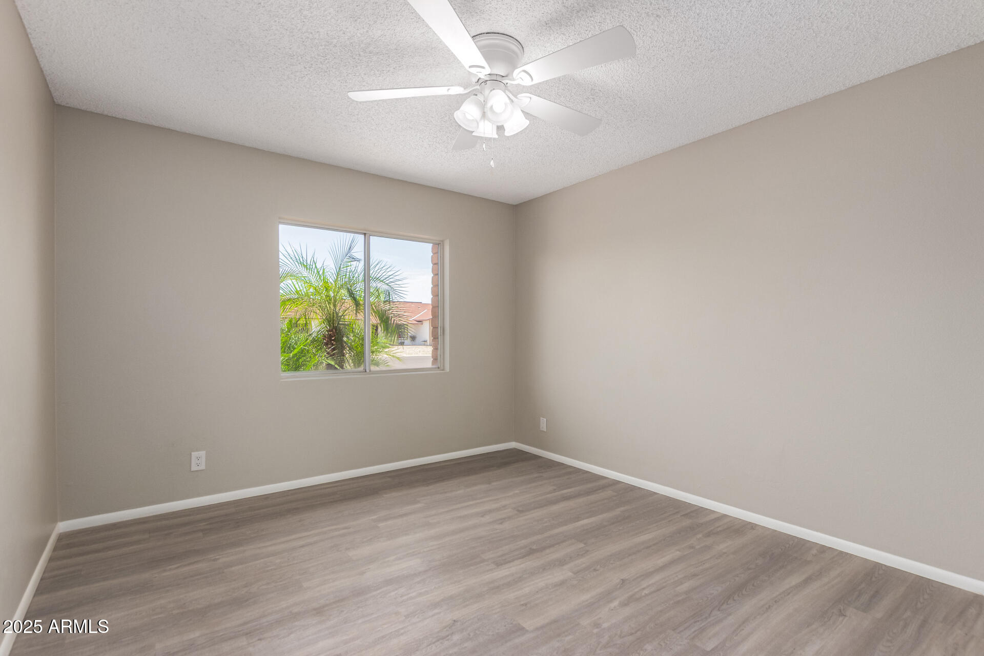 734 E VIA MARIA Street