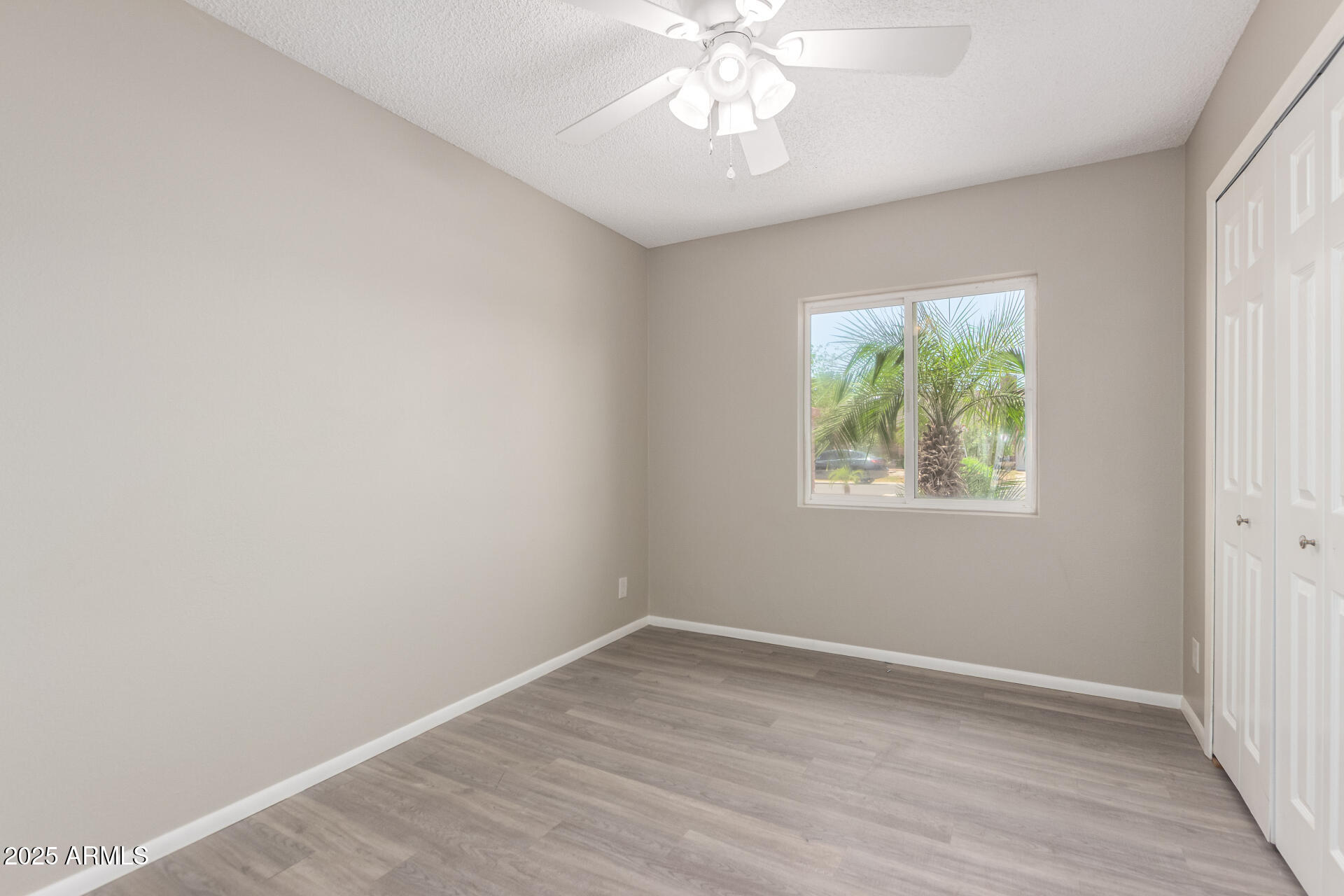 734 E VIA MARIA Street