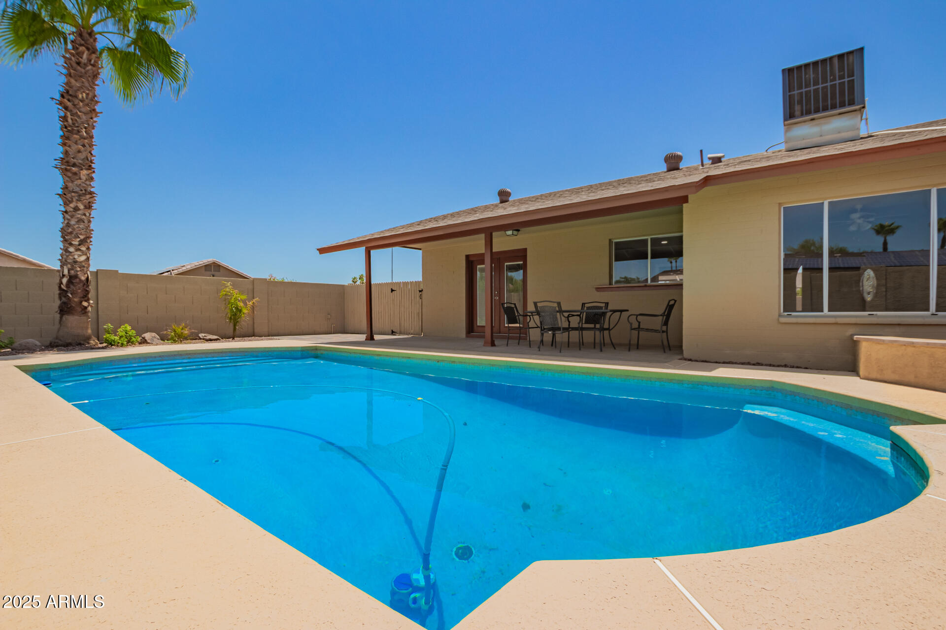 734 E VIA MARIA Street