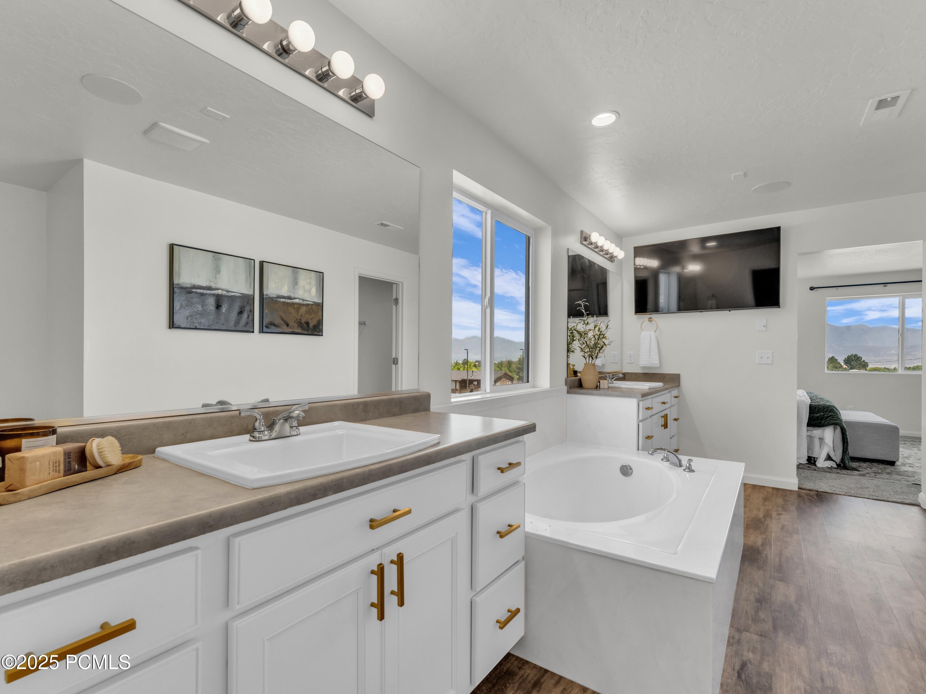 13249 S Shearing Cove