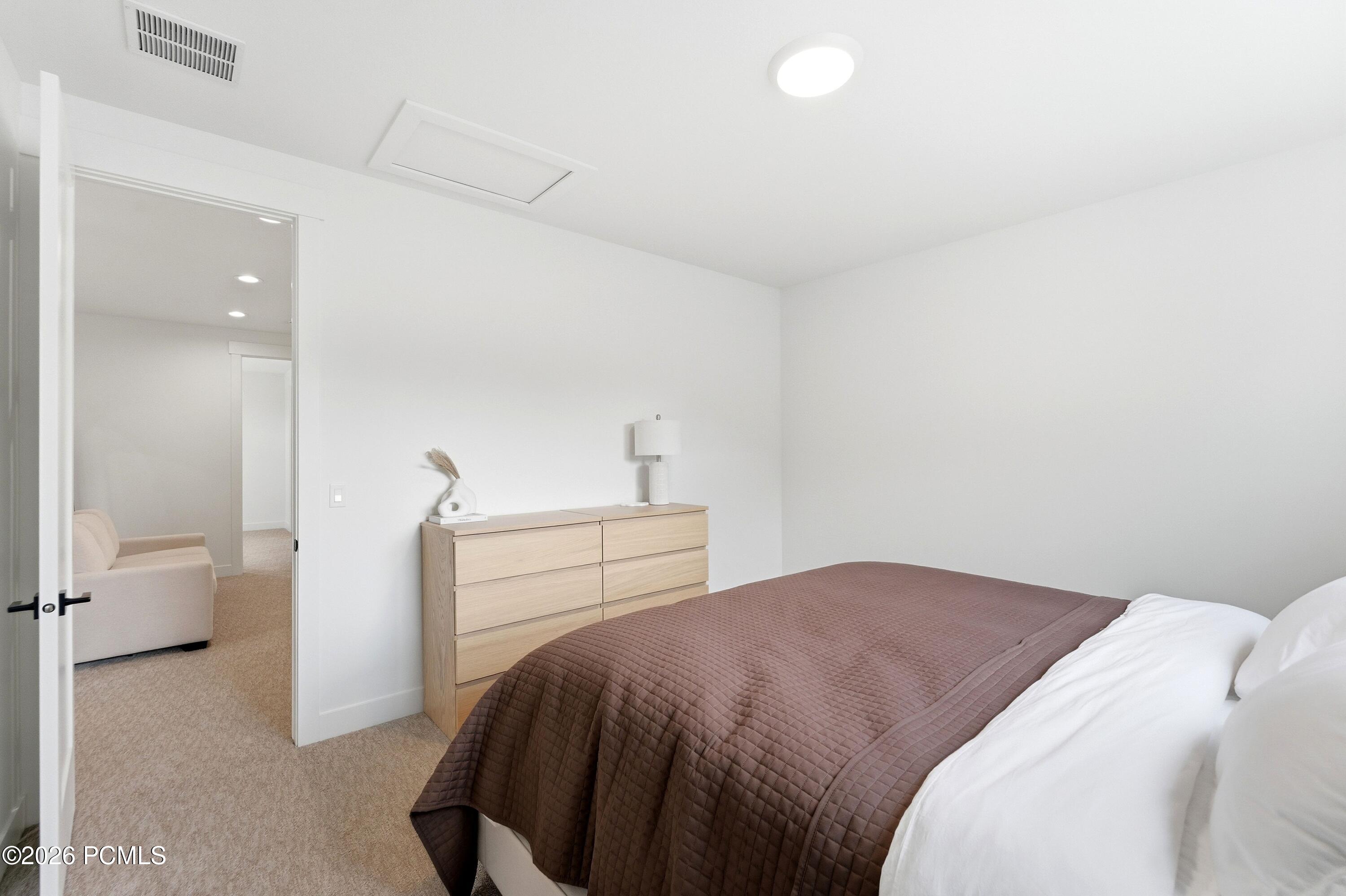 8569 S Round Stone Cove