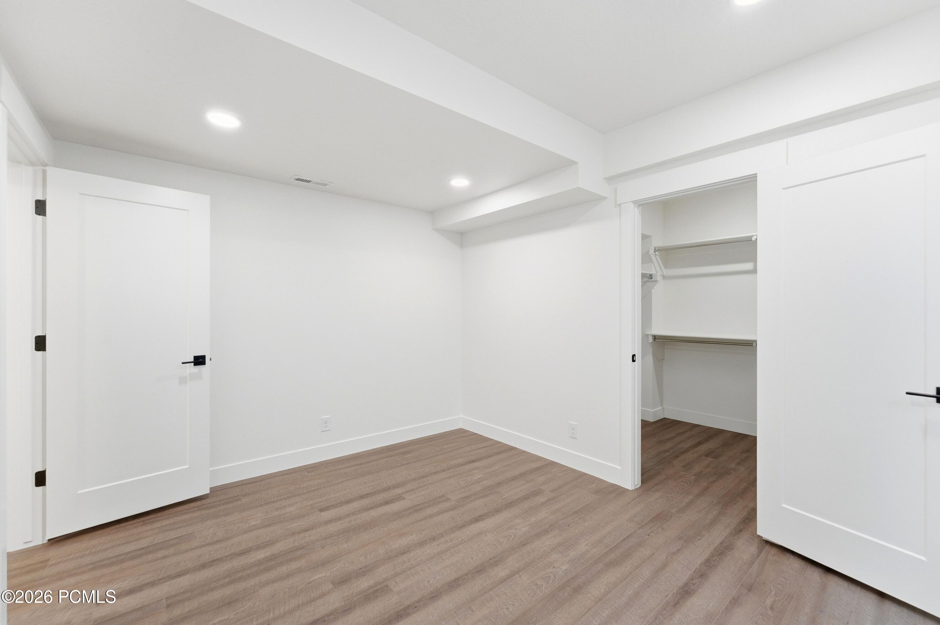 8569 S Round Stone Cove