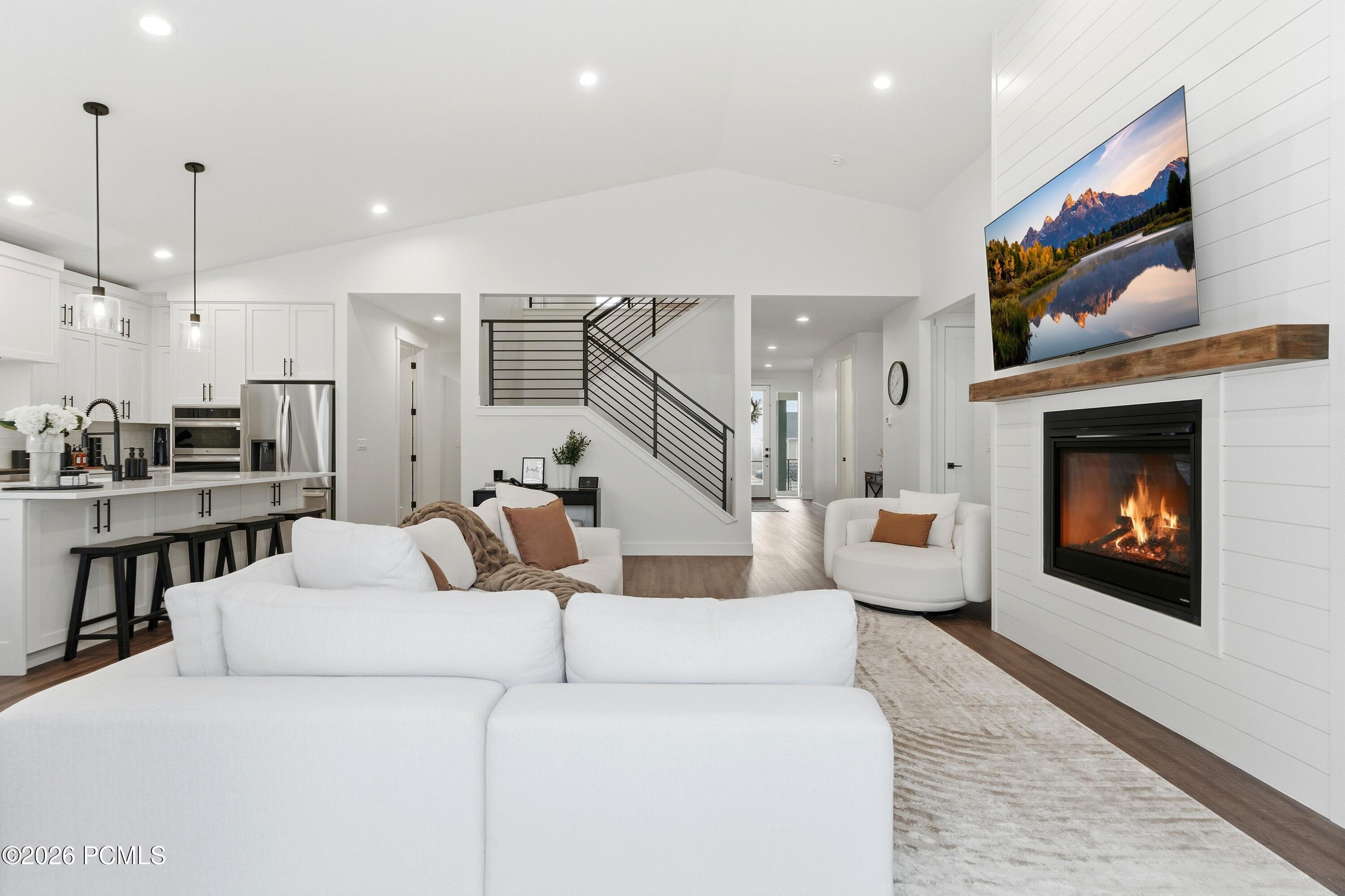 8569 S Round Stone Cove