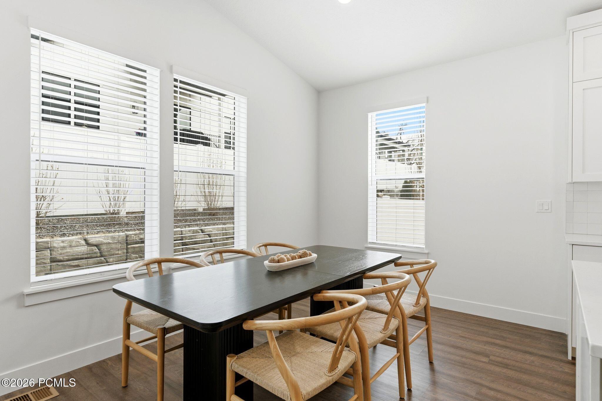 8569 S Round Stone Cove