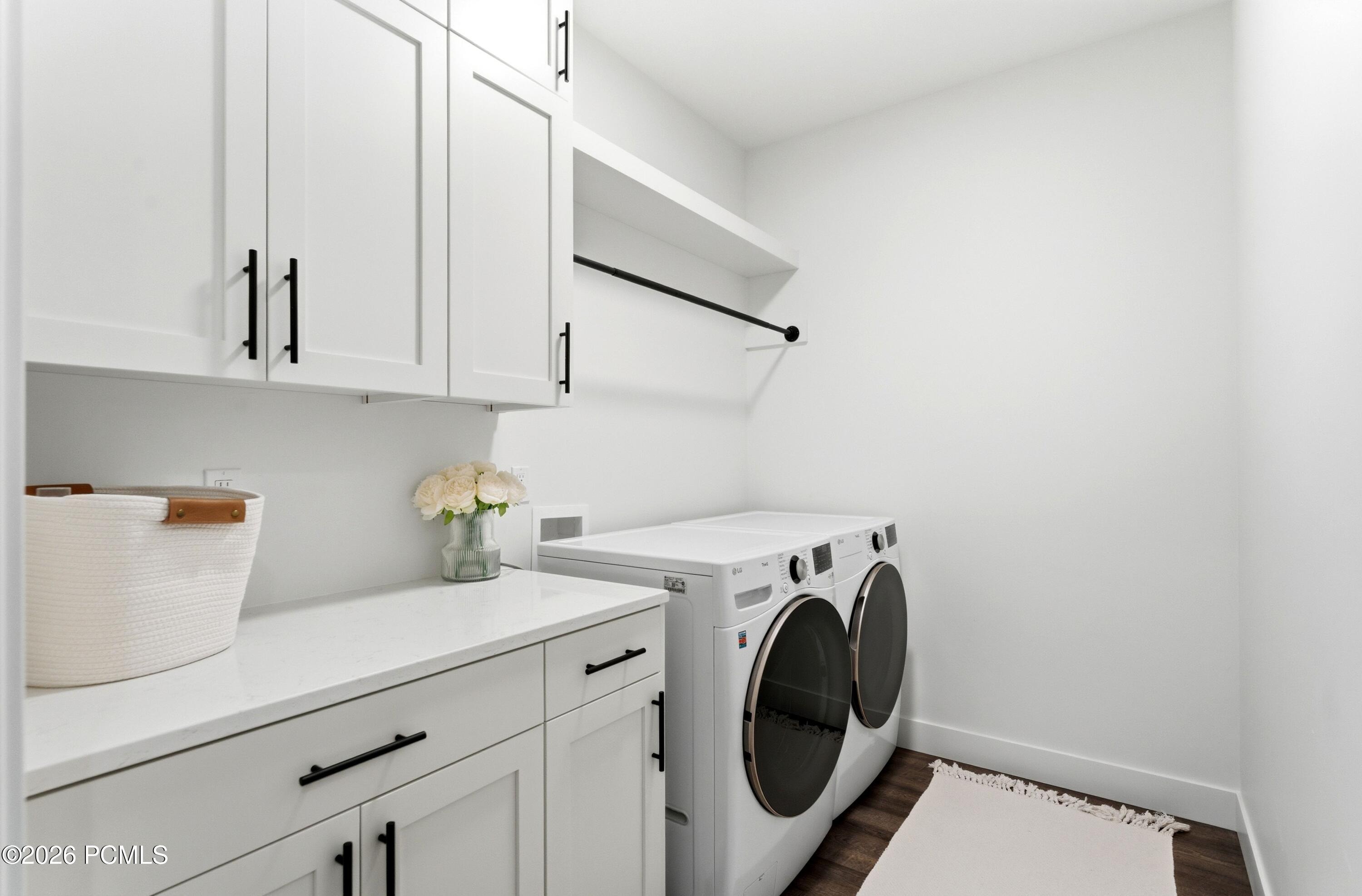 8569 S Round Stone Cove