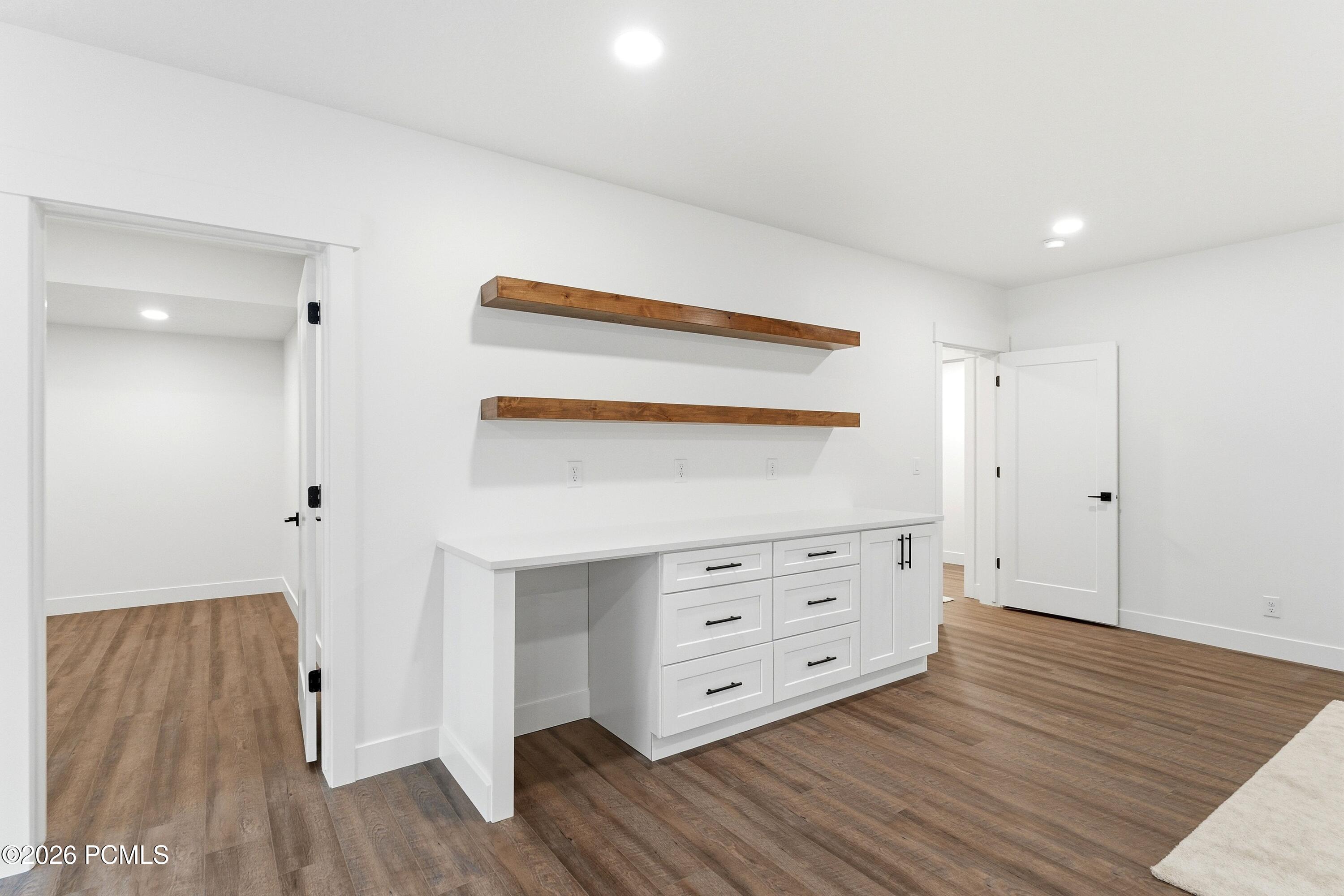 8569 S Round Stone Cove