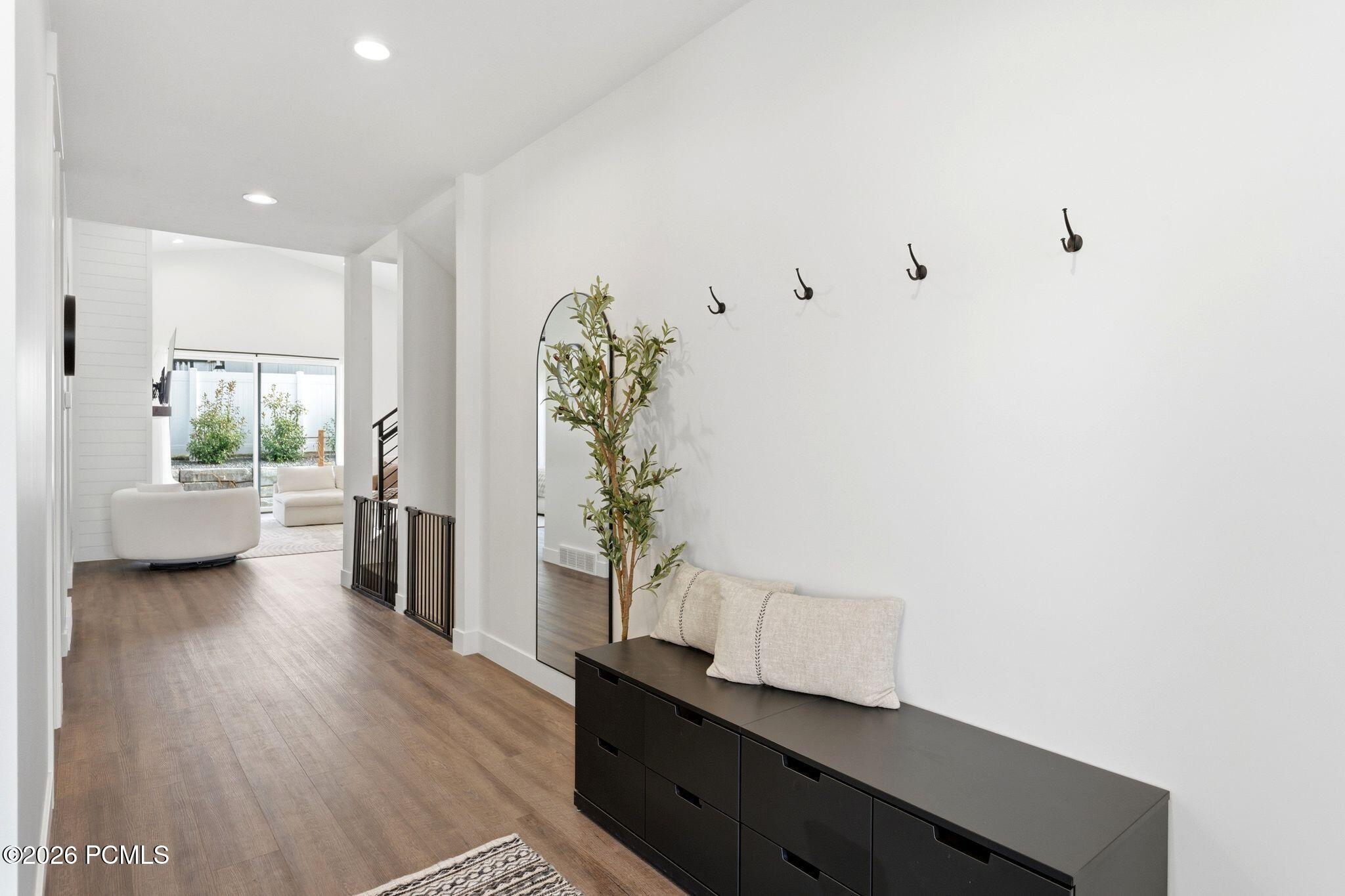 8569 S Round Stone Cove