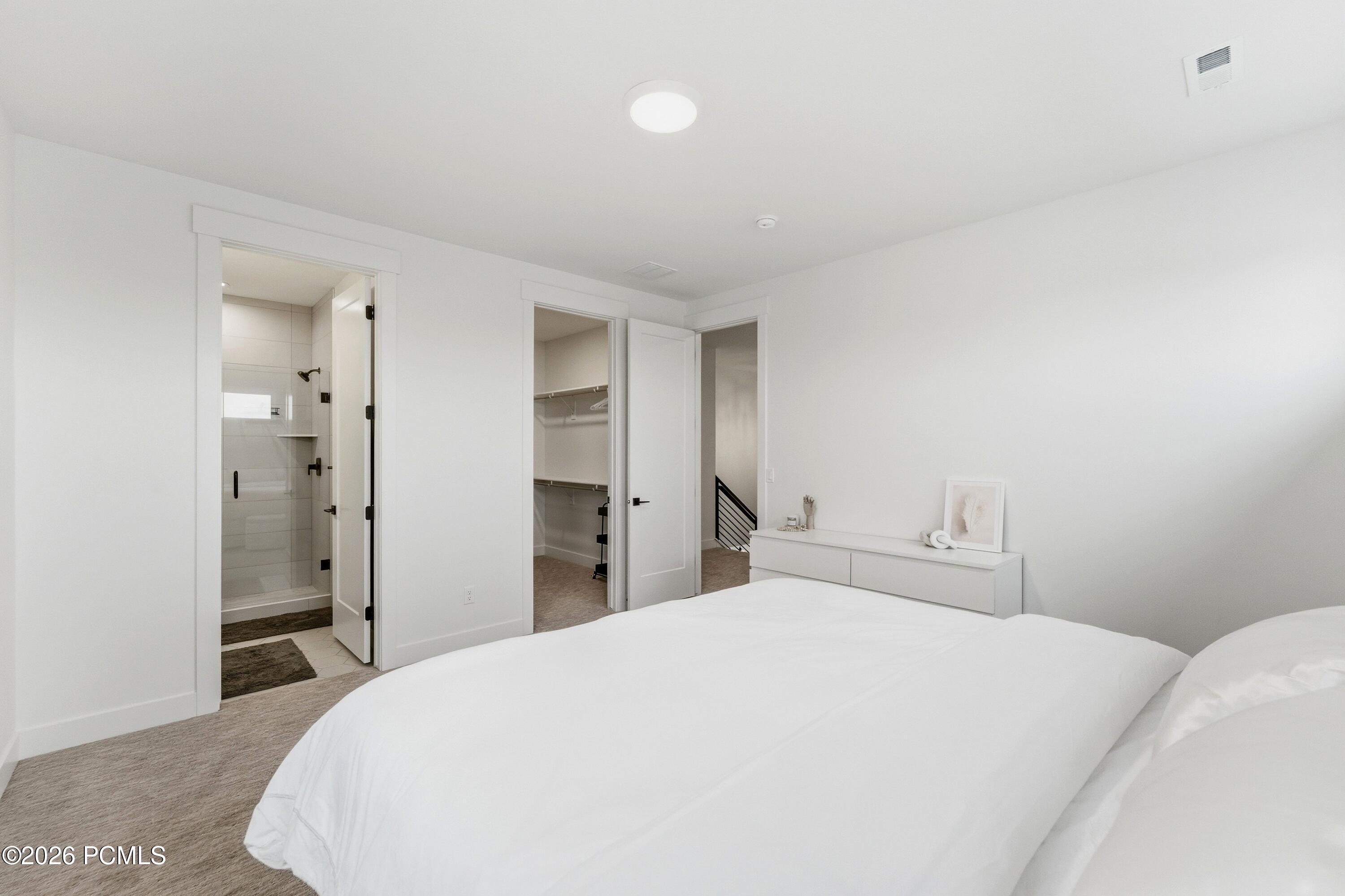 8569 S Round Stone Cove