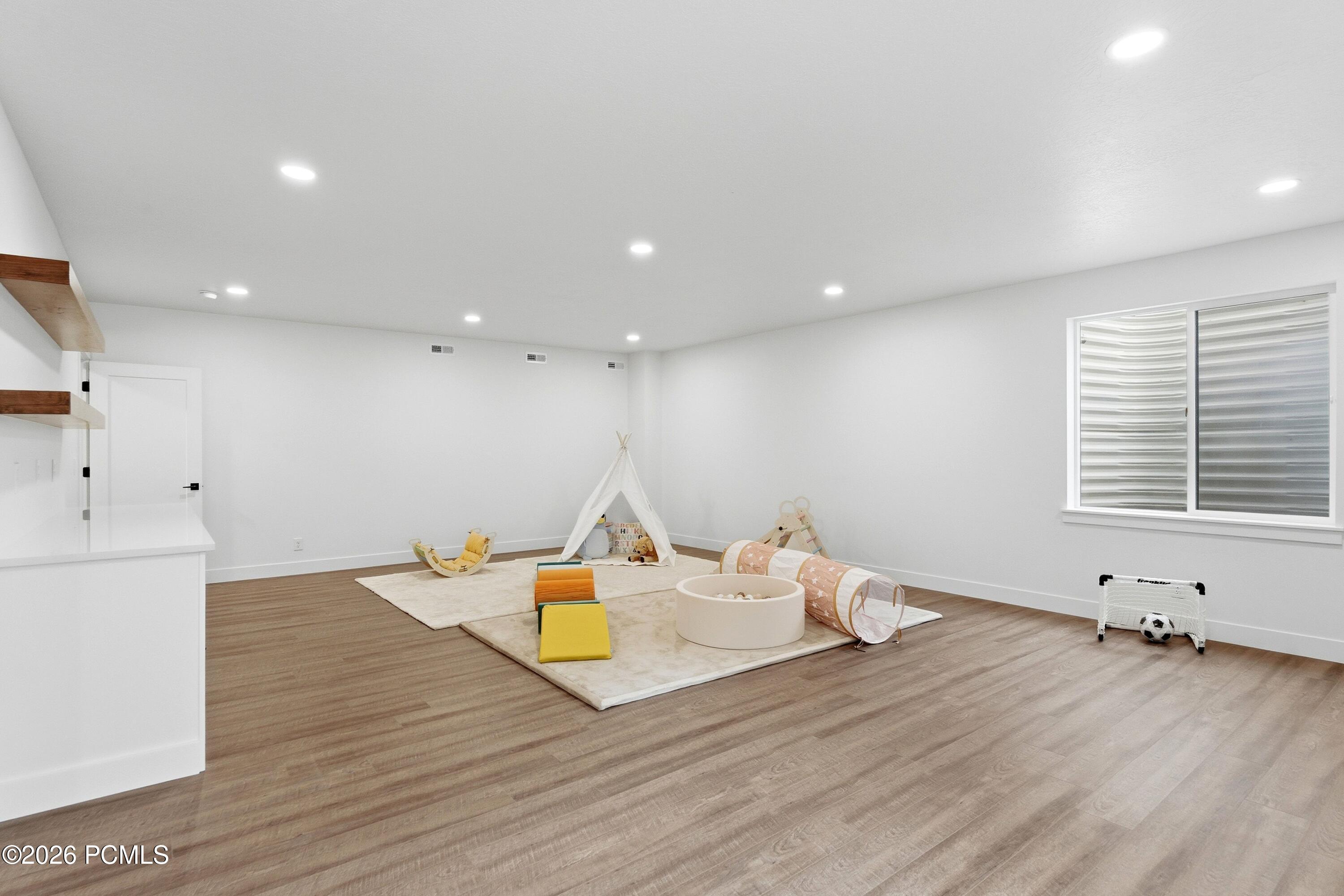 8569 S Round Stone Cove