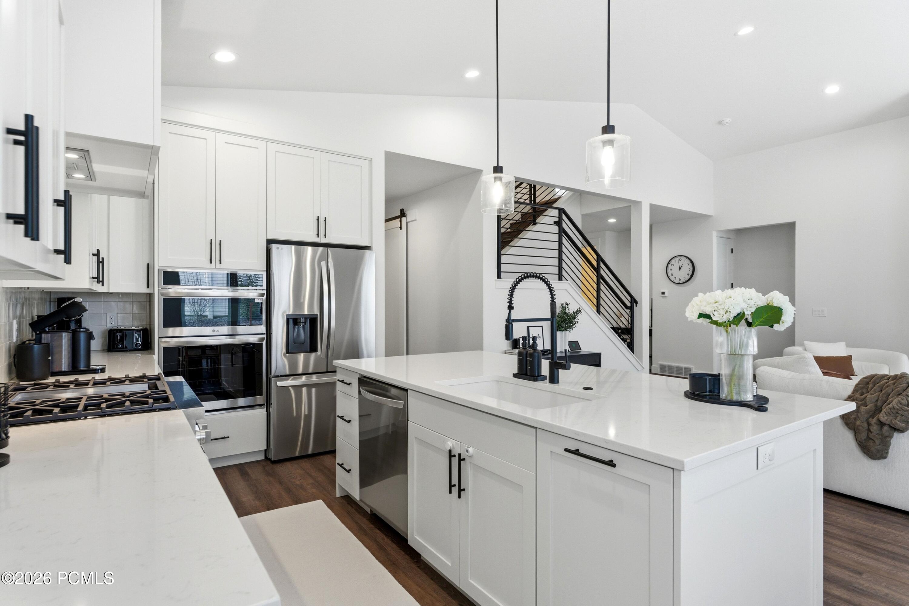 8569 S Round Stone Cove