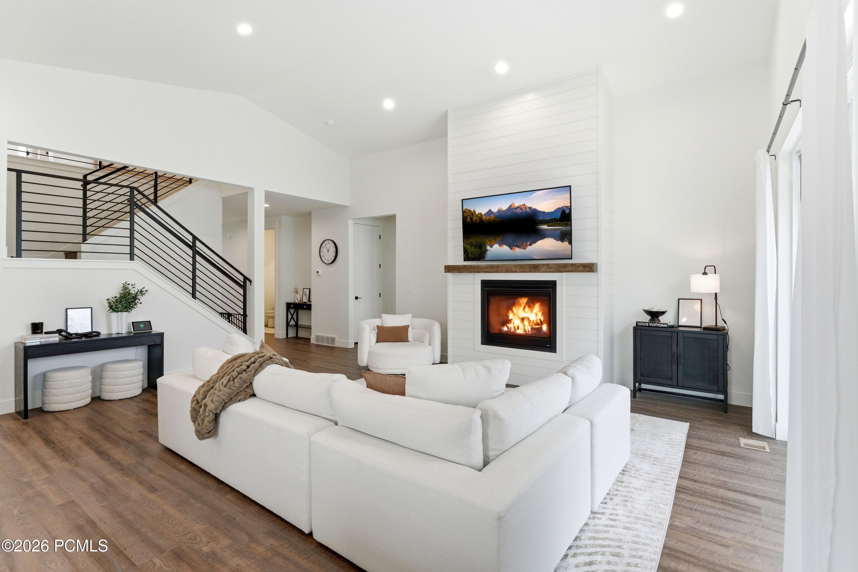 8569 S Round Stone Cove