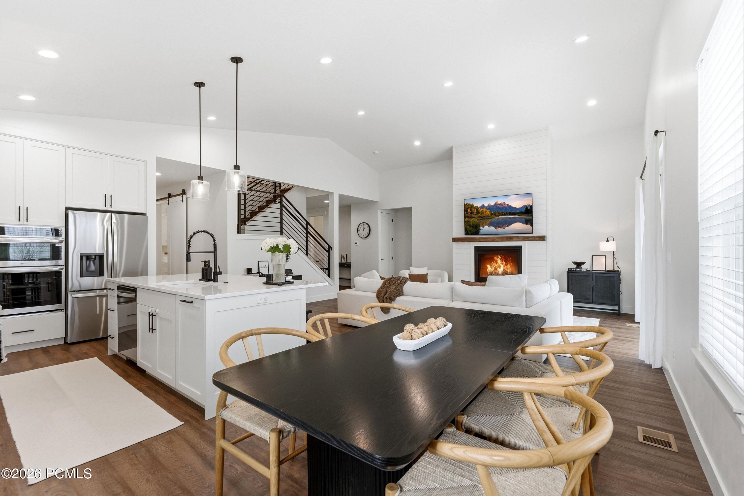 8569 S Round Stone Cove