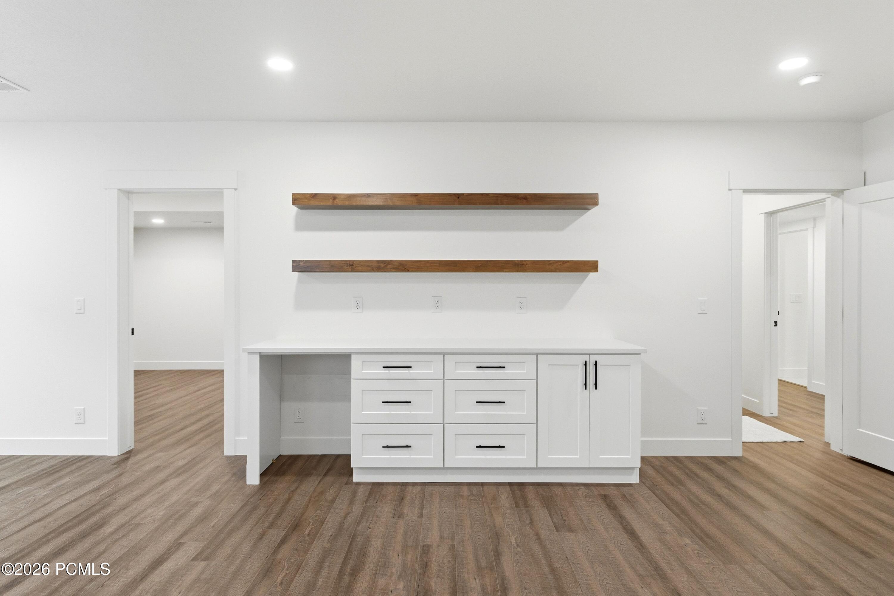 8569 S Round Stone Cove