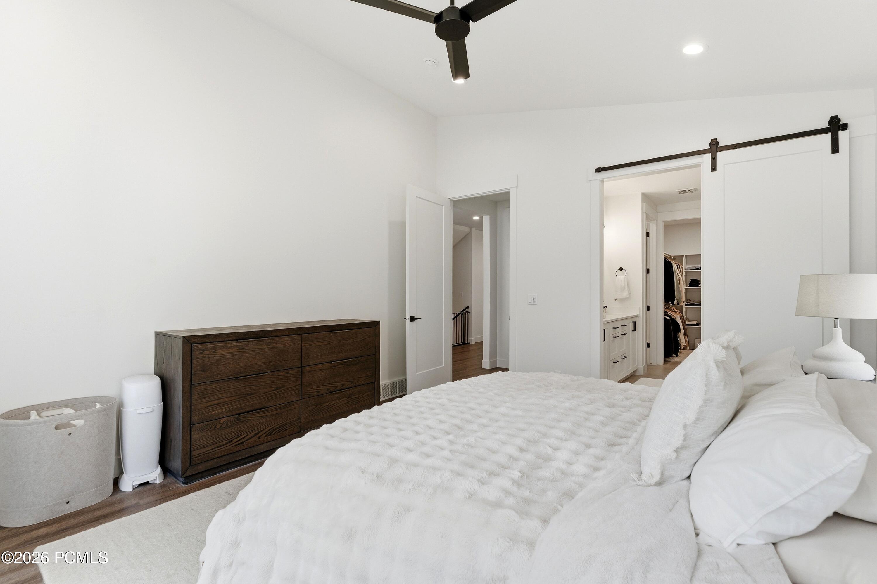 8569 S Round Stone Cove