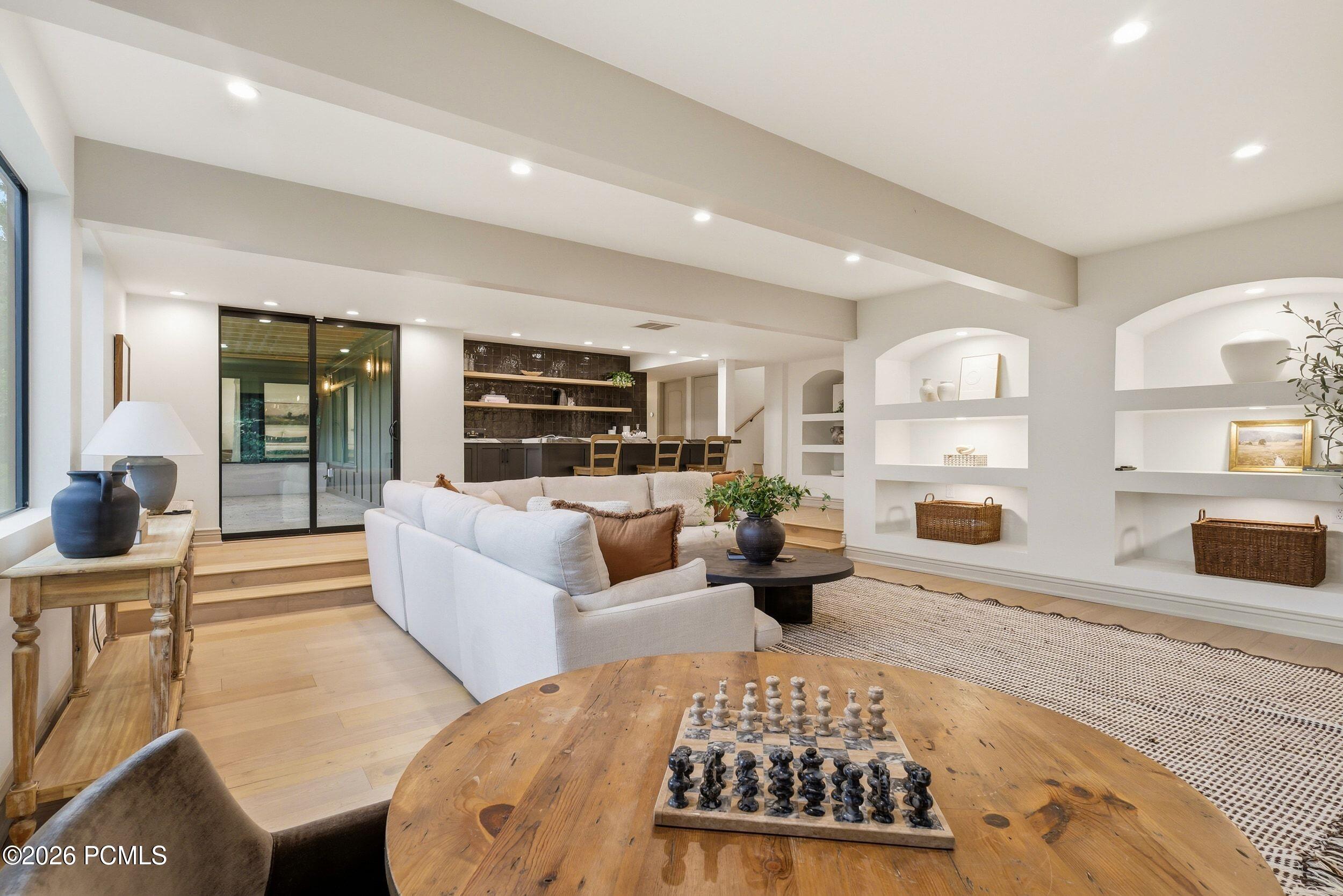 2651 E Hiawatha