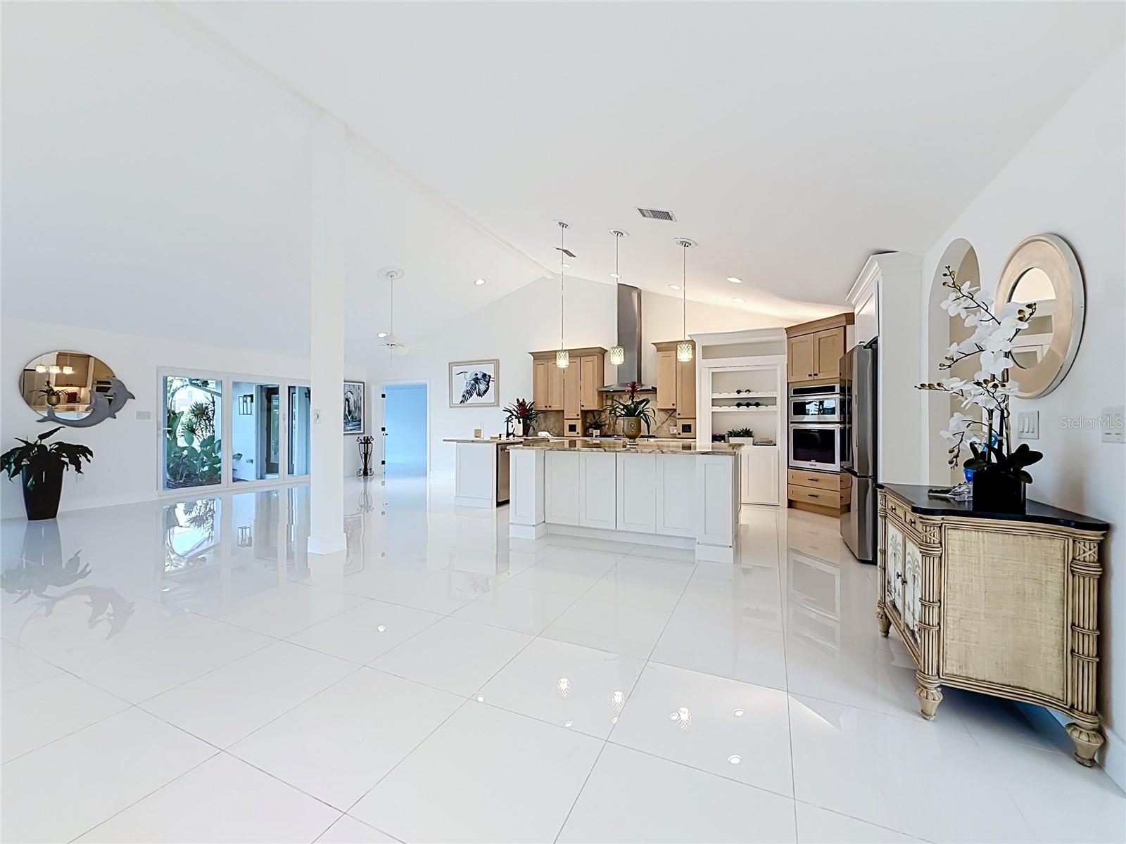 324 LEEWARD IS