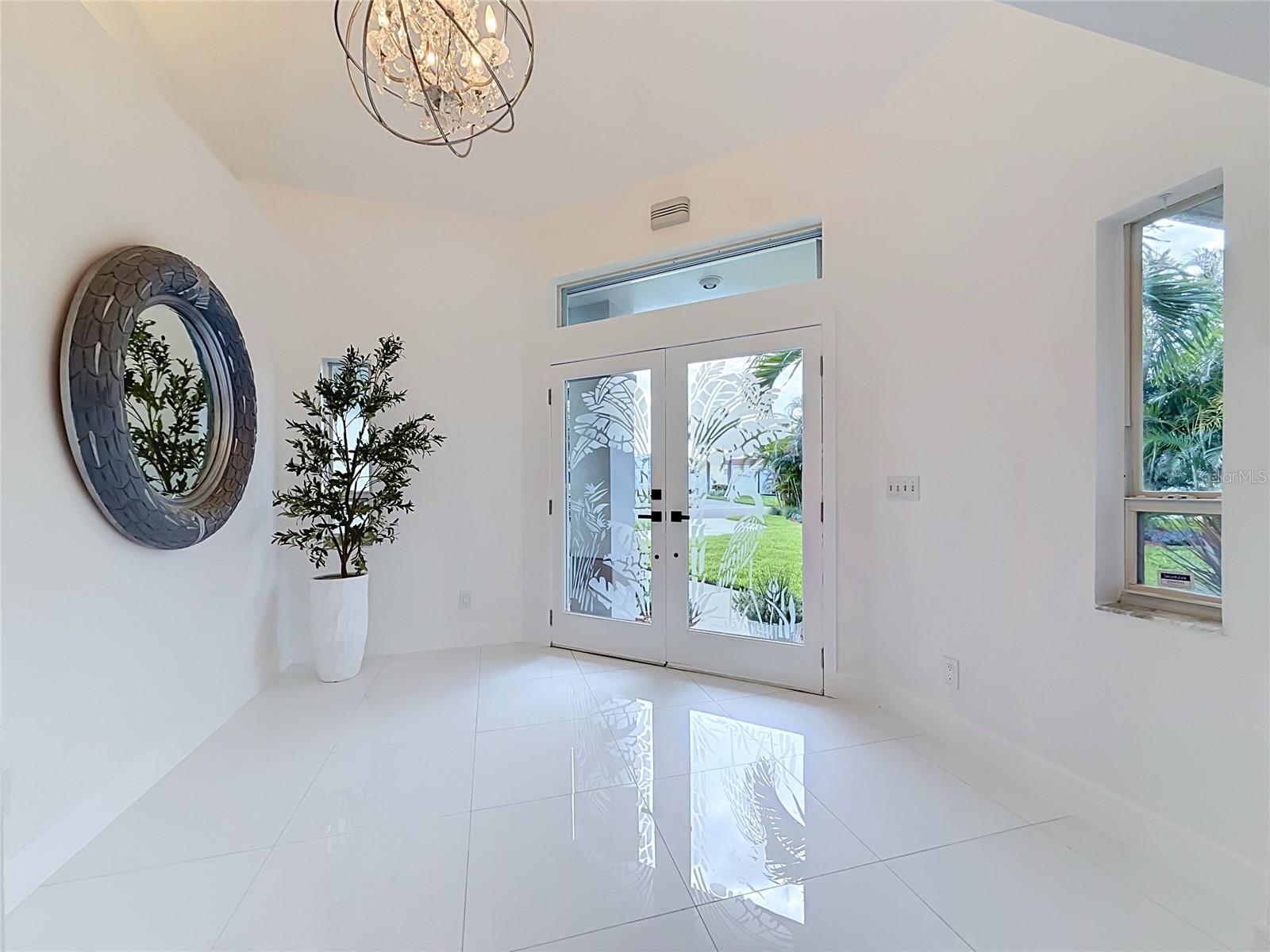 324 LEEWARD IS