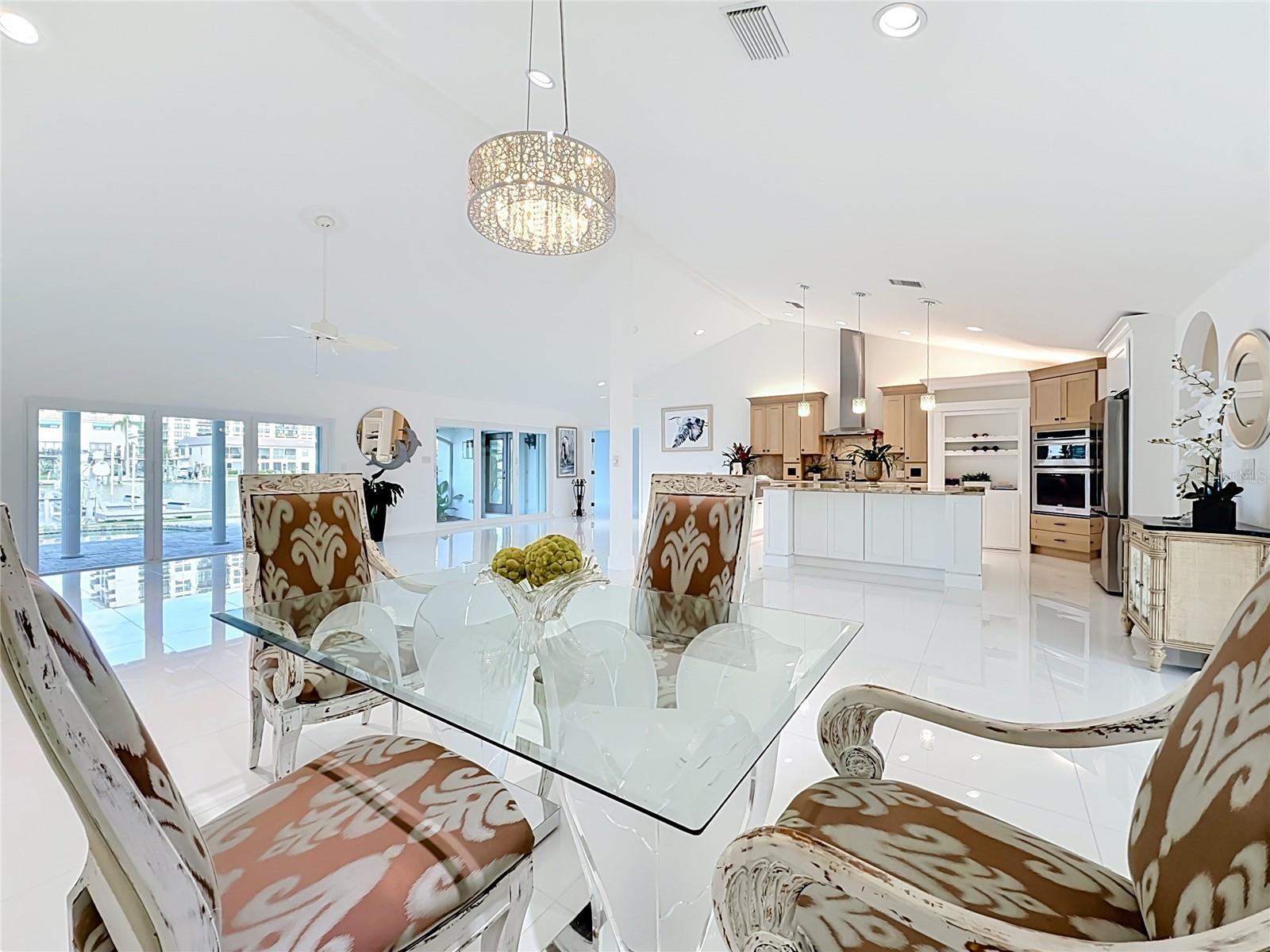 324 LEEWARD IS